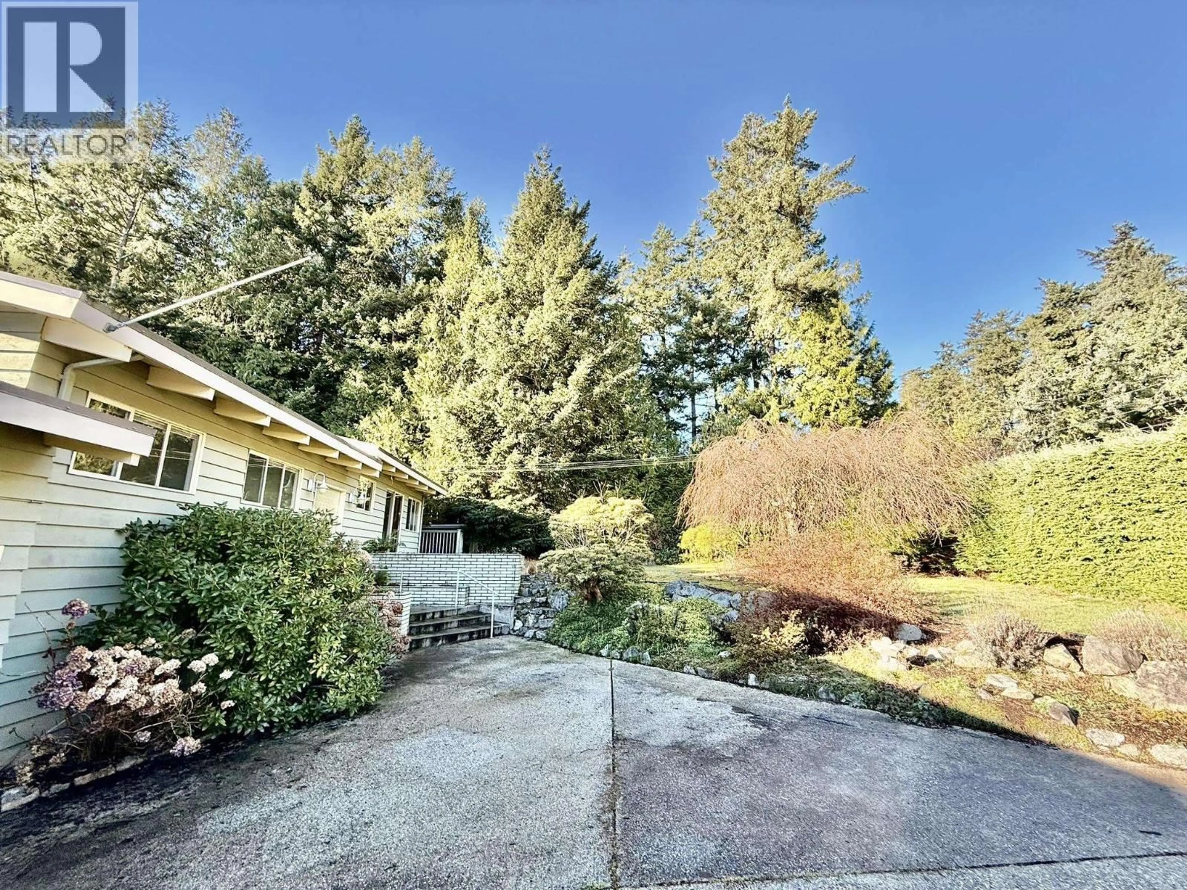 A pic from outside/outdoor area/front of a property/back of a property/a pic from drone, street for 7077 DALE ROAD, Sechelt British Columbia V7Z0N2