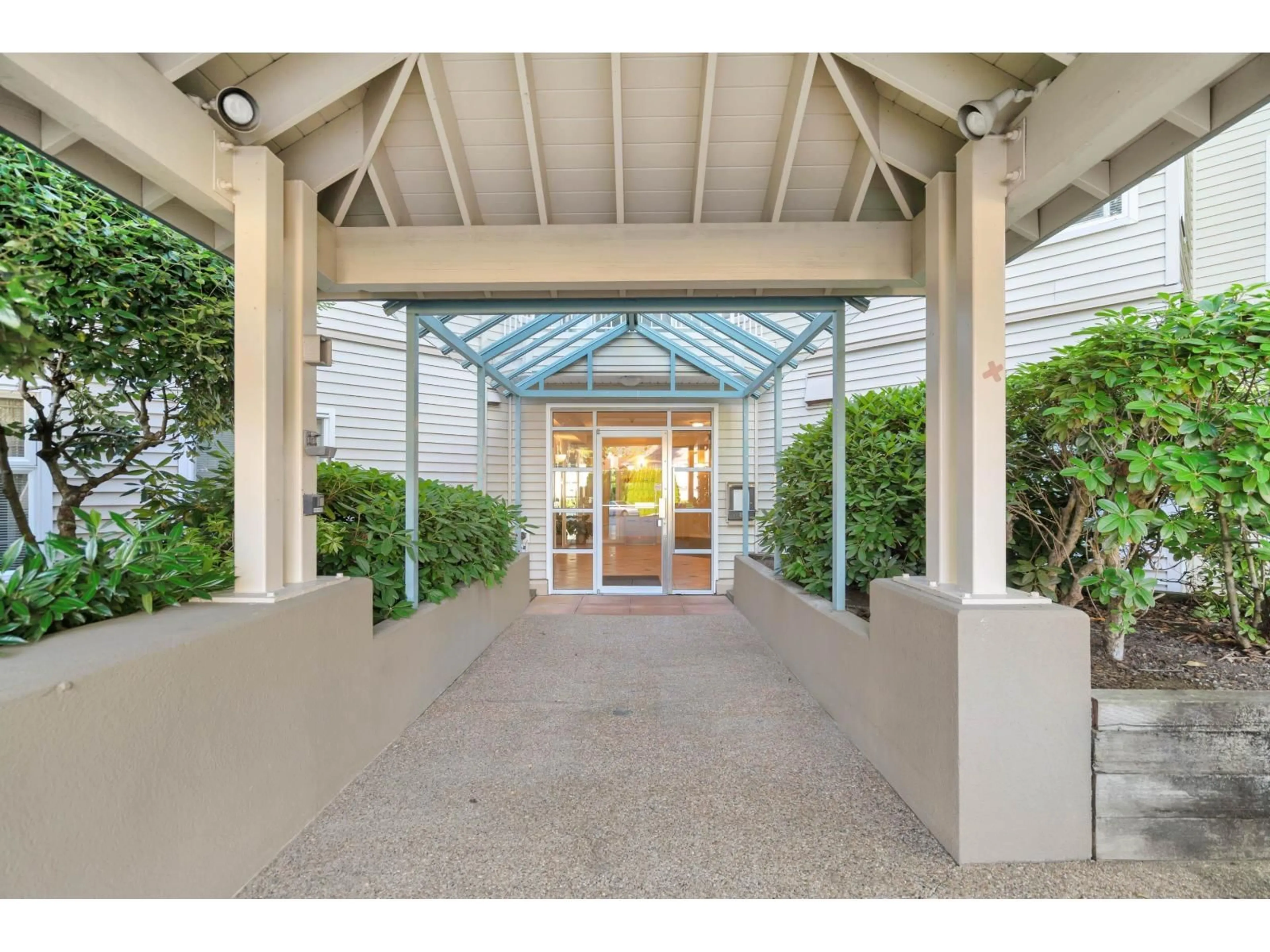 Indoor foyer for 106 - 10675 138A STREET, Surrey British Columbia V3T4L2