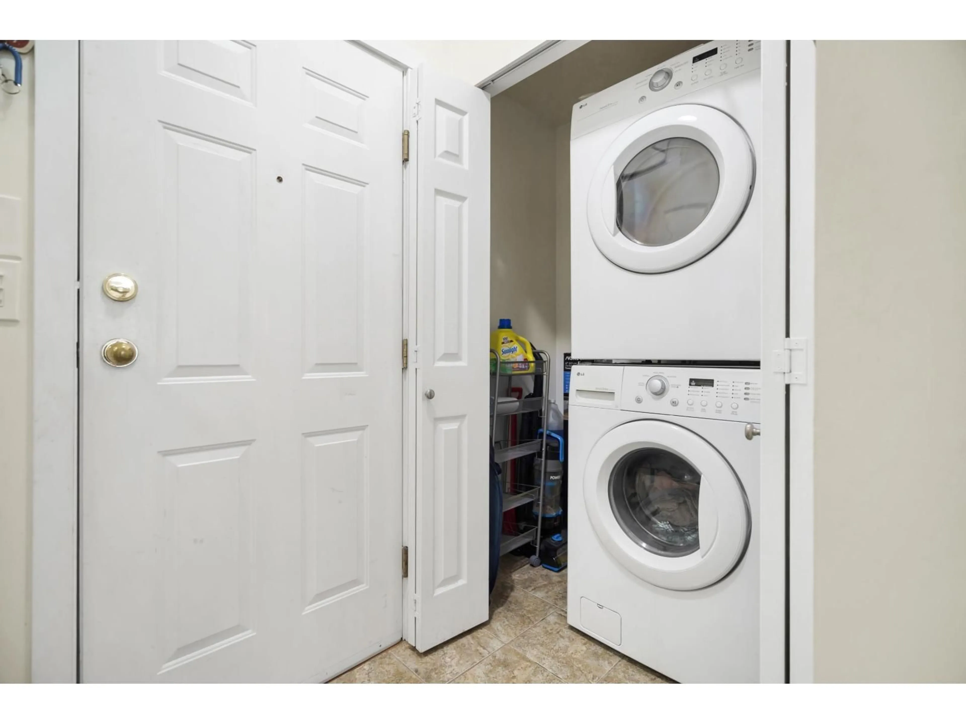 Laundry room for 106 - 10675 138A STREET, Surrey British Columbia V3T4L2