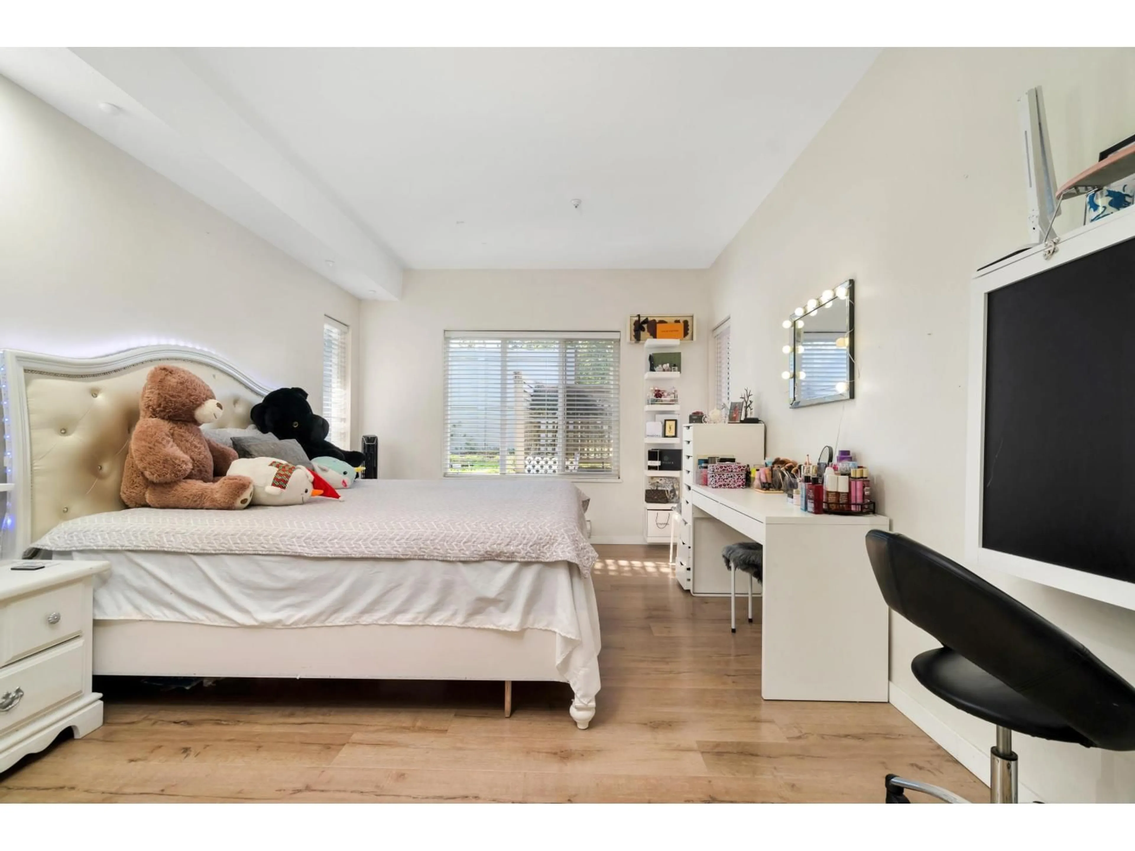 A pic of a room for 106 - 10675 138A STREET, Surrey British Columbia V3T4L2