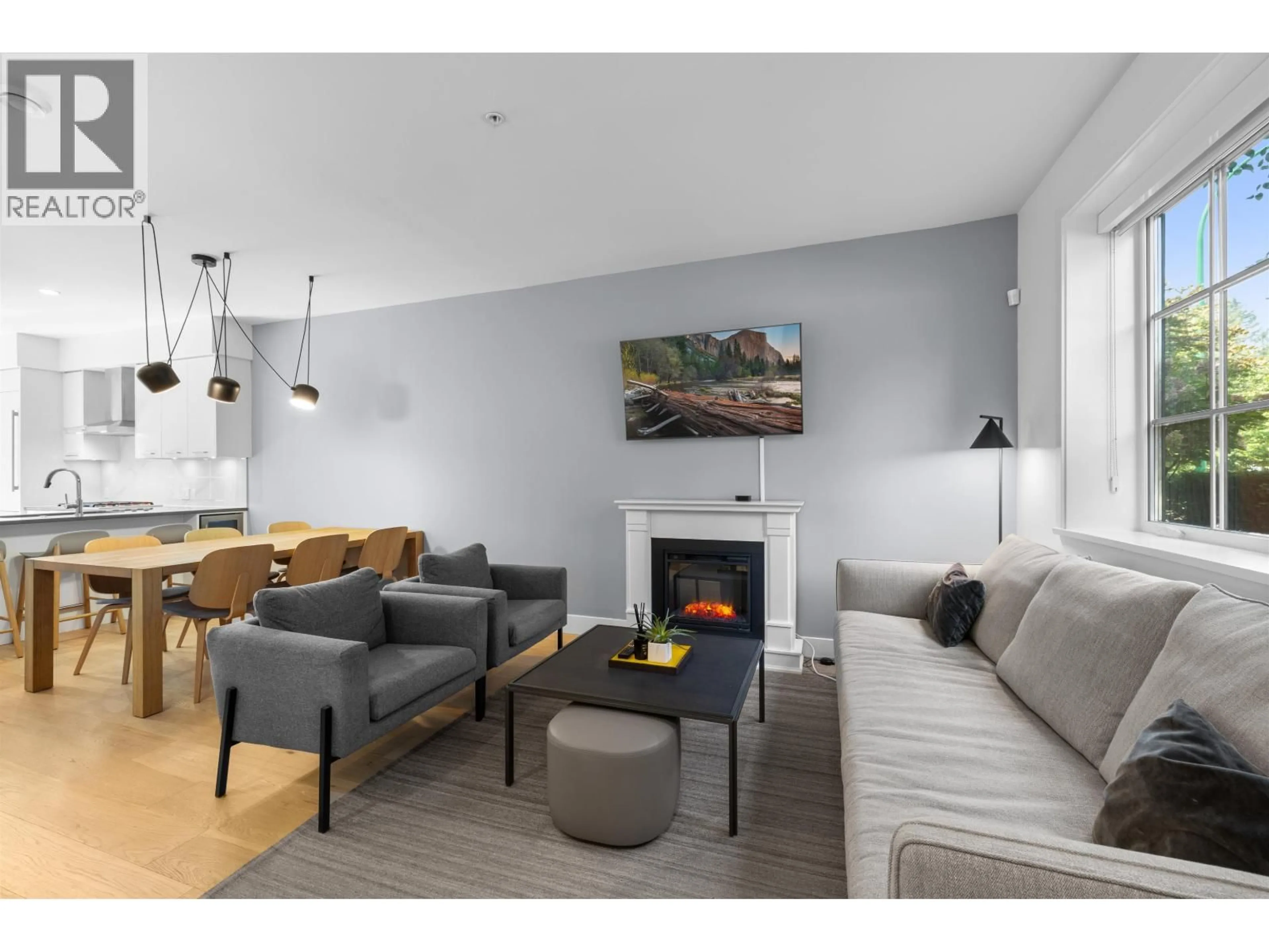 Living room with furniture, wood/laminate floor for 6 - 1133 RIDGEWOOD DRIVE, North Vancouver British Columbia V7R0A4