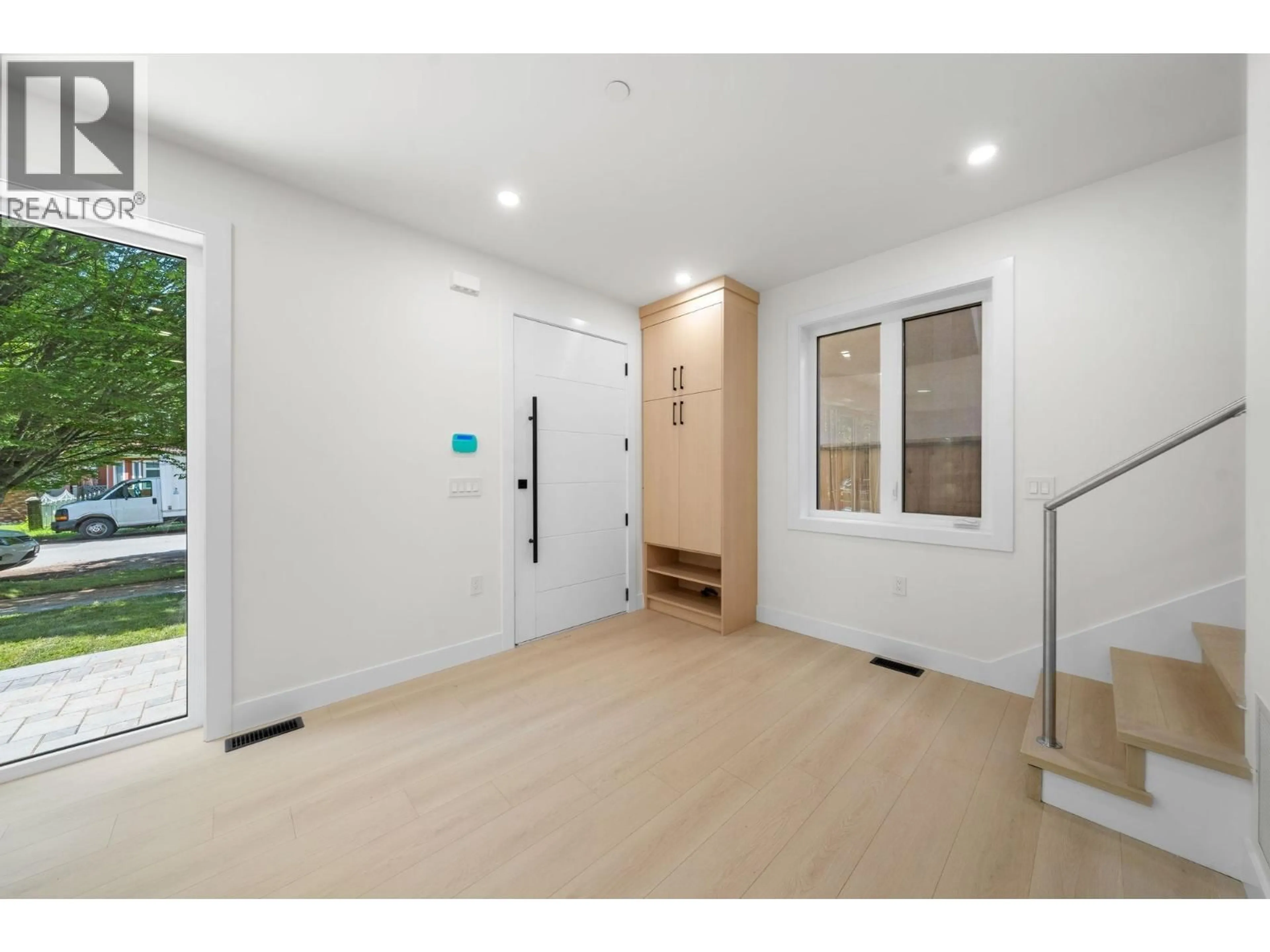 Indoor entryway for 1 - 3425 ARCHIMEDES STREET, Vancouver British Columbia V5R4W4