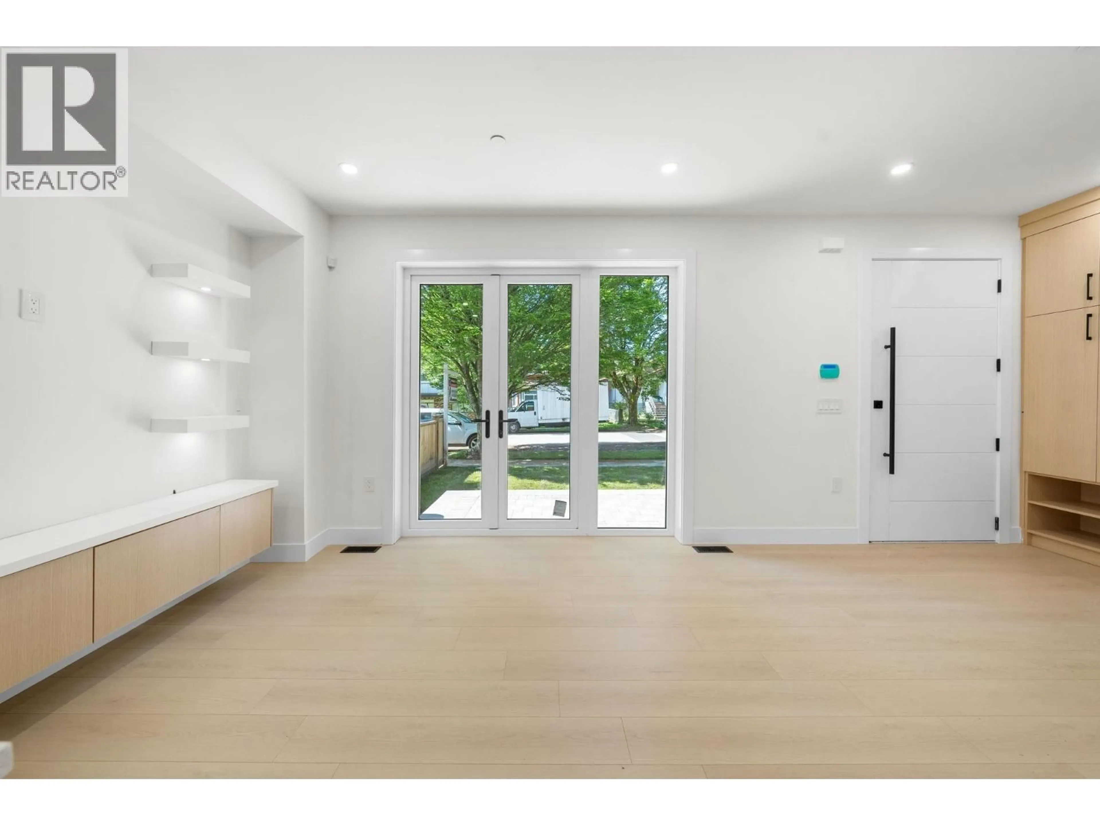 Indoor entryway for 1 - 3425 ARCHIMEDES STREET, Vancouver British Columbia V5R4W4