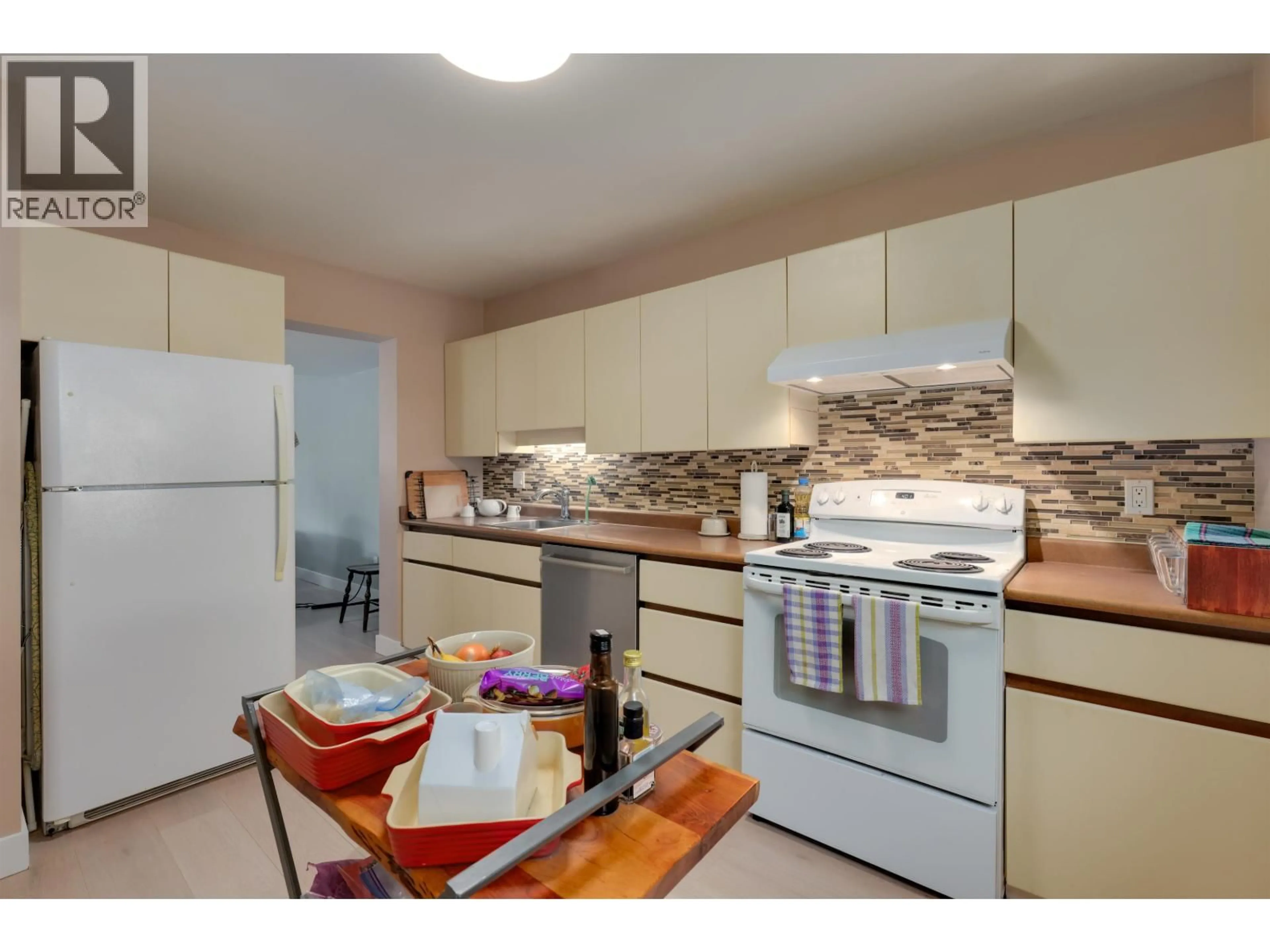 Standard kitchen, unknown for 27 - 11771 KINGFISHER DRIVE, Richmond British Columbia V7E3T1