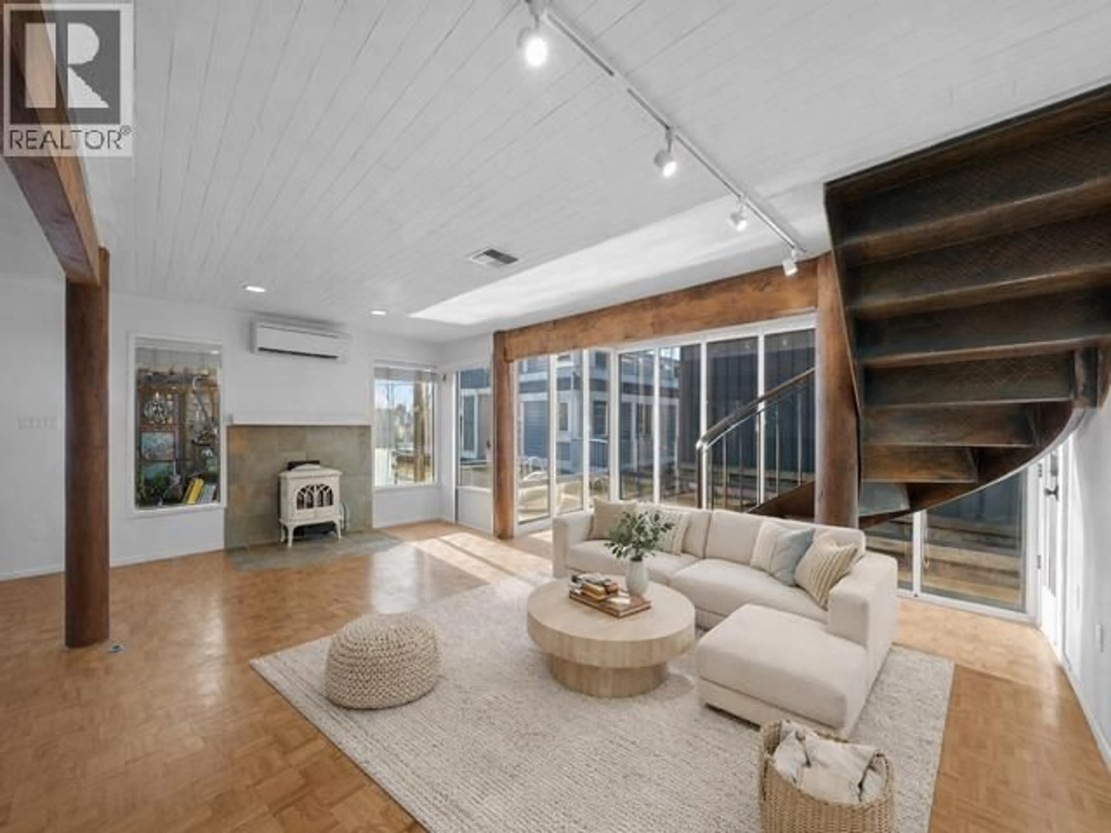 Living room with furniture, unknown for 18 - 23000 DYKE ROAD, Richmond British Columbia V6V2H3