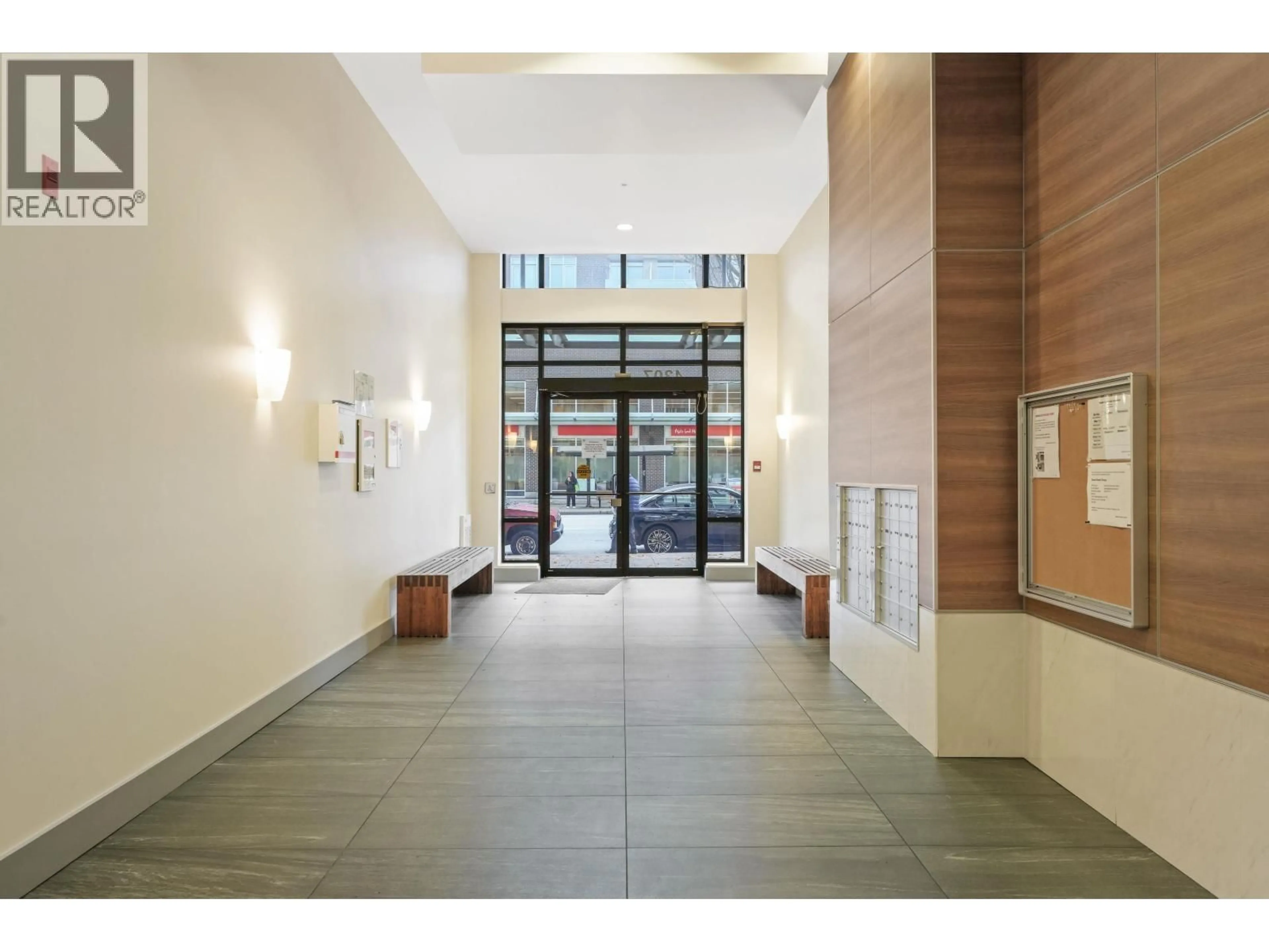 Indoor foyer for 306 - 4307 HASTINGS STREET, Burnaby British Columbia V5C2J7
