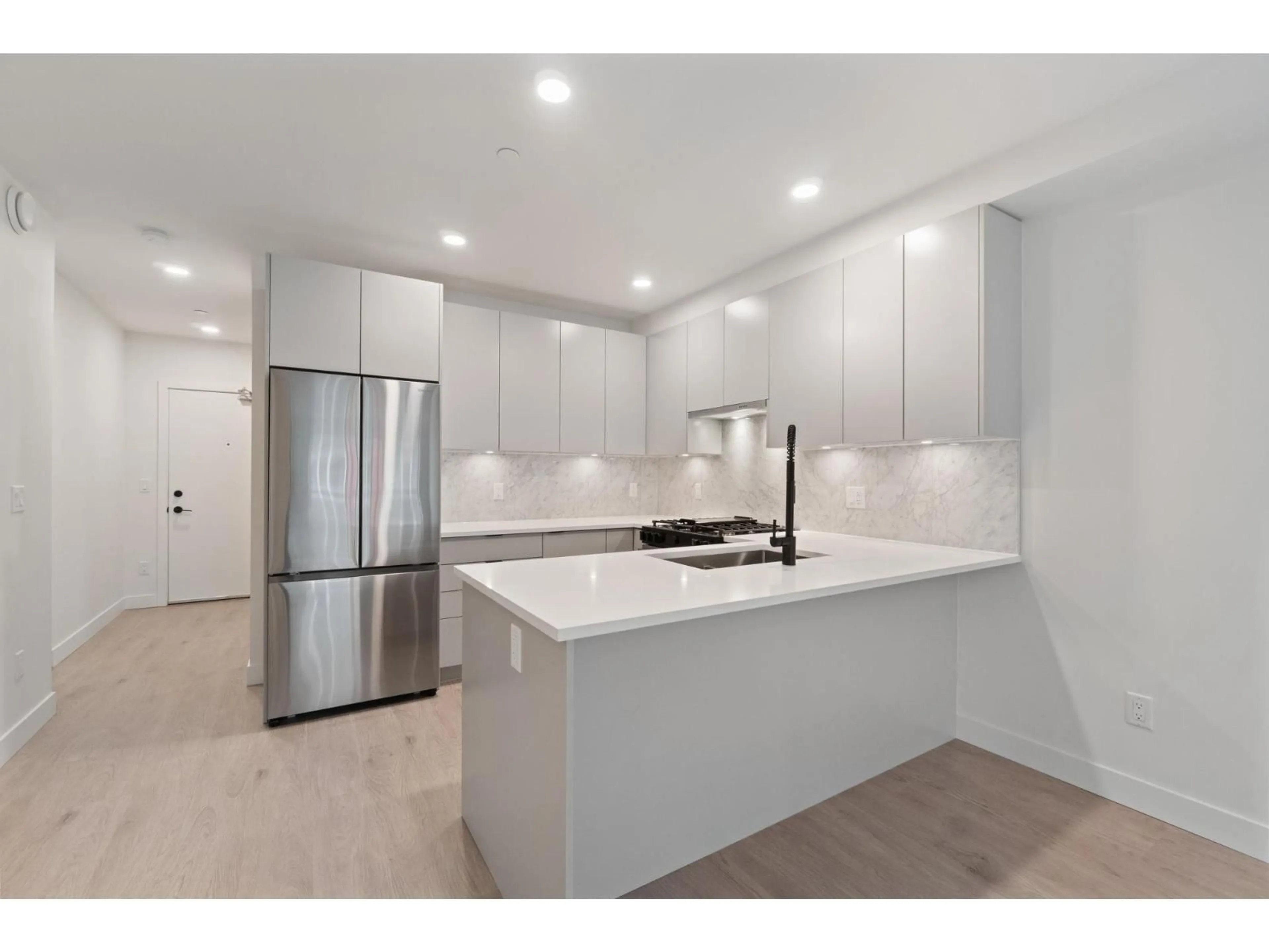 Open concept kitchen, unknown for 418 - 13258 105 AVENUE, Surrey British Columbia V3T1Z2