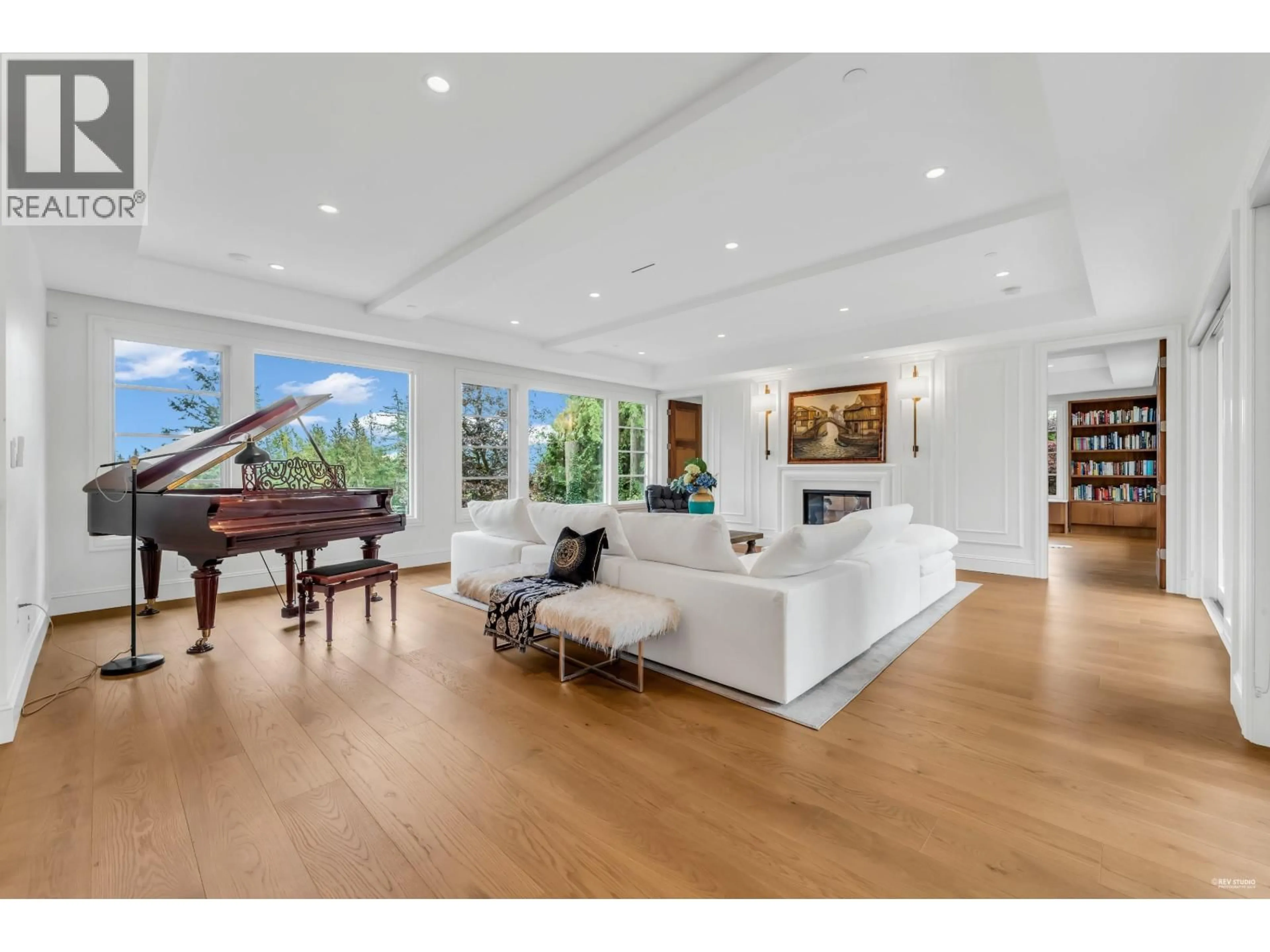 Unknown for 565 ROBIN HOOD ROAD, West Vancouver British Columbia V7S1T4