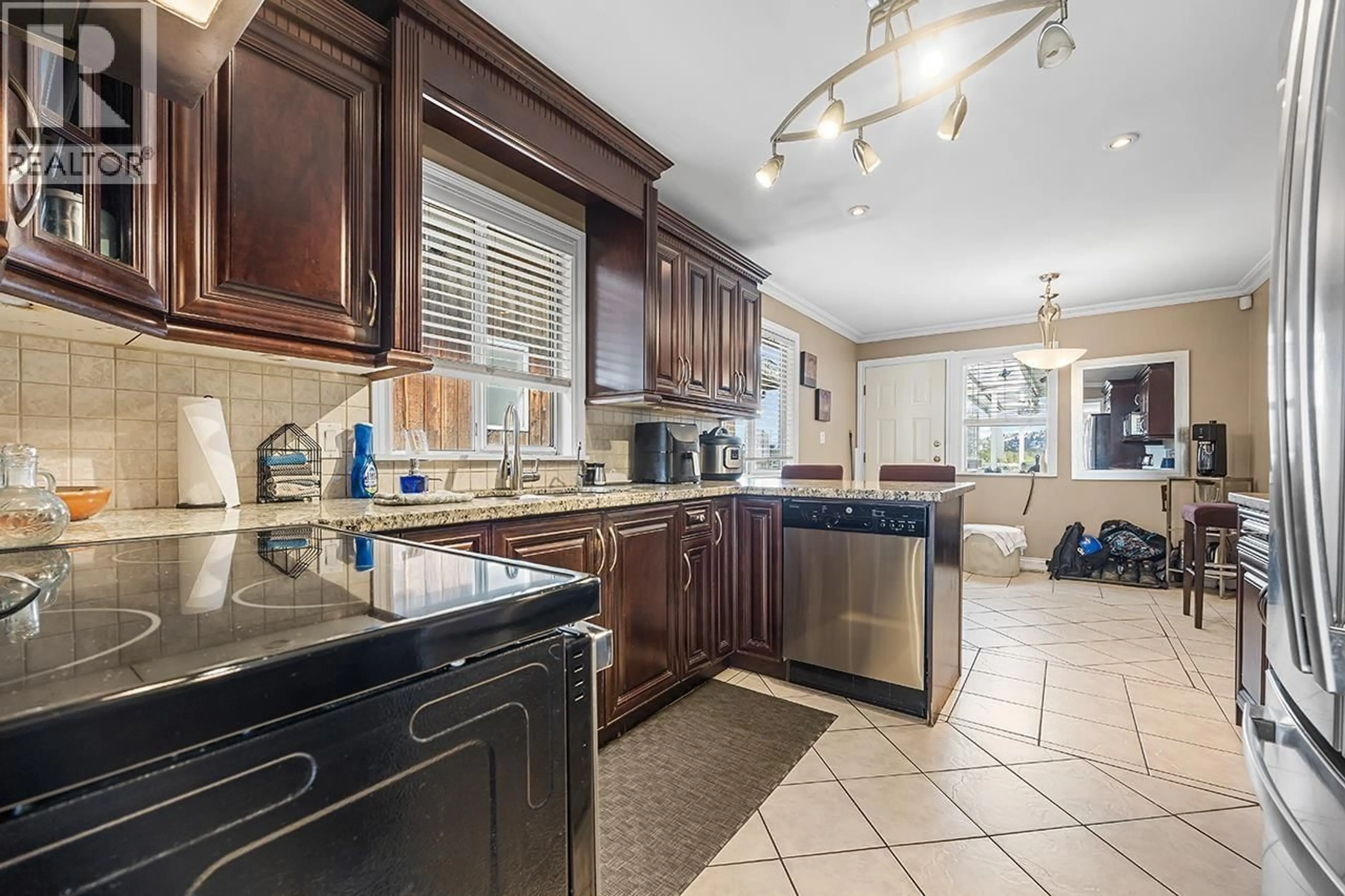 Open concept kitchen, ceramic/tile floor for 5453 NORFOLK STREET, Burnaby British Columbia V5G1G3