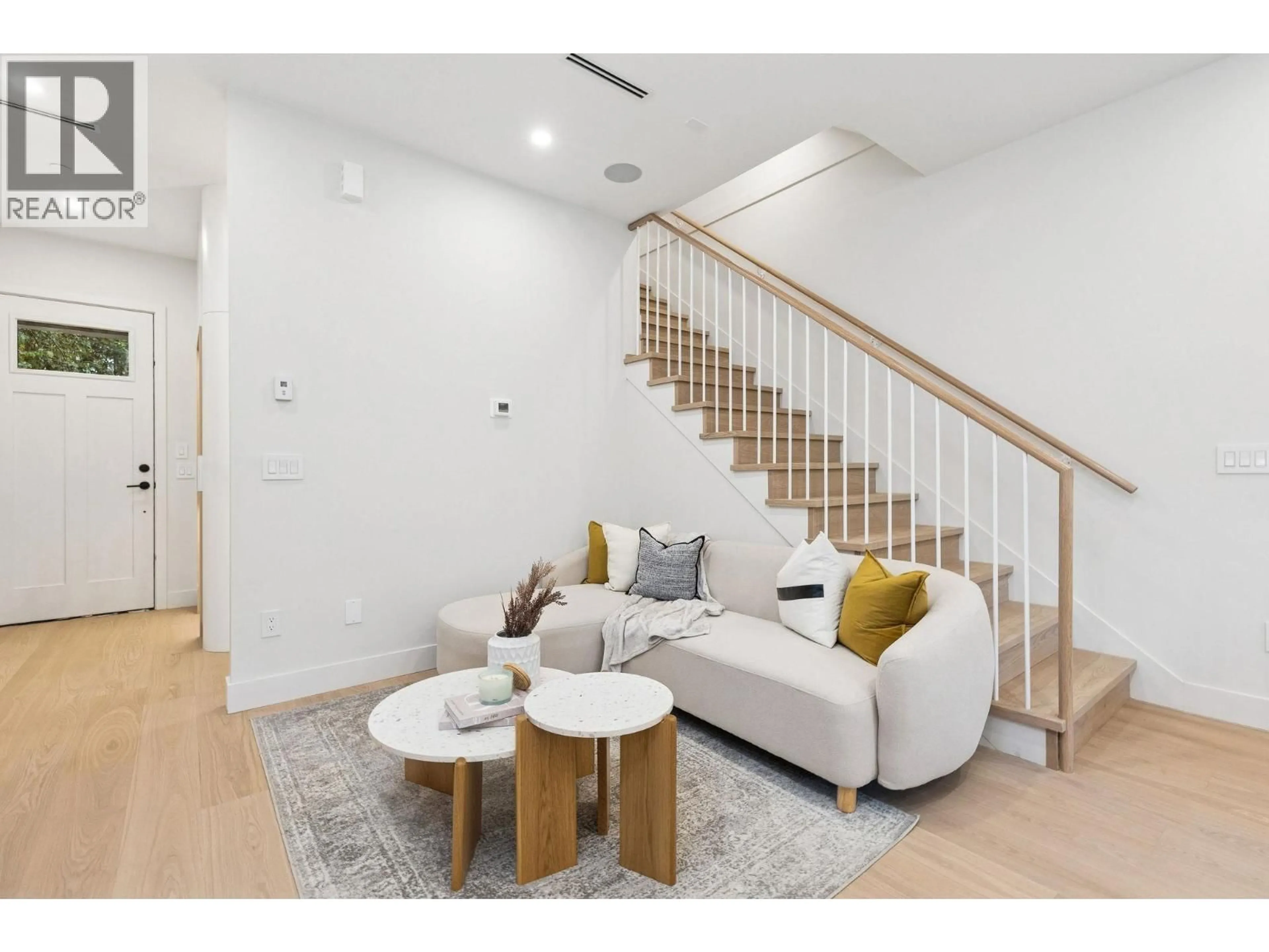 Living room with furniture, unknown for 2 - 7 23RD AVENUE, Vancouver British Columbia V5V1W8