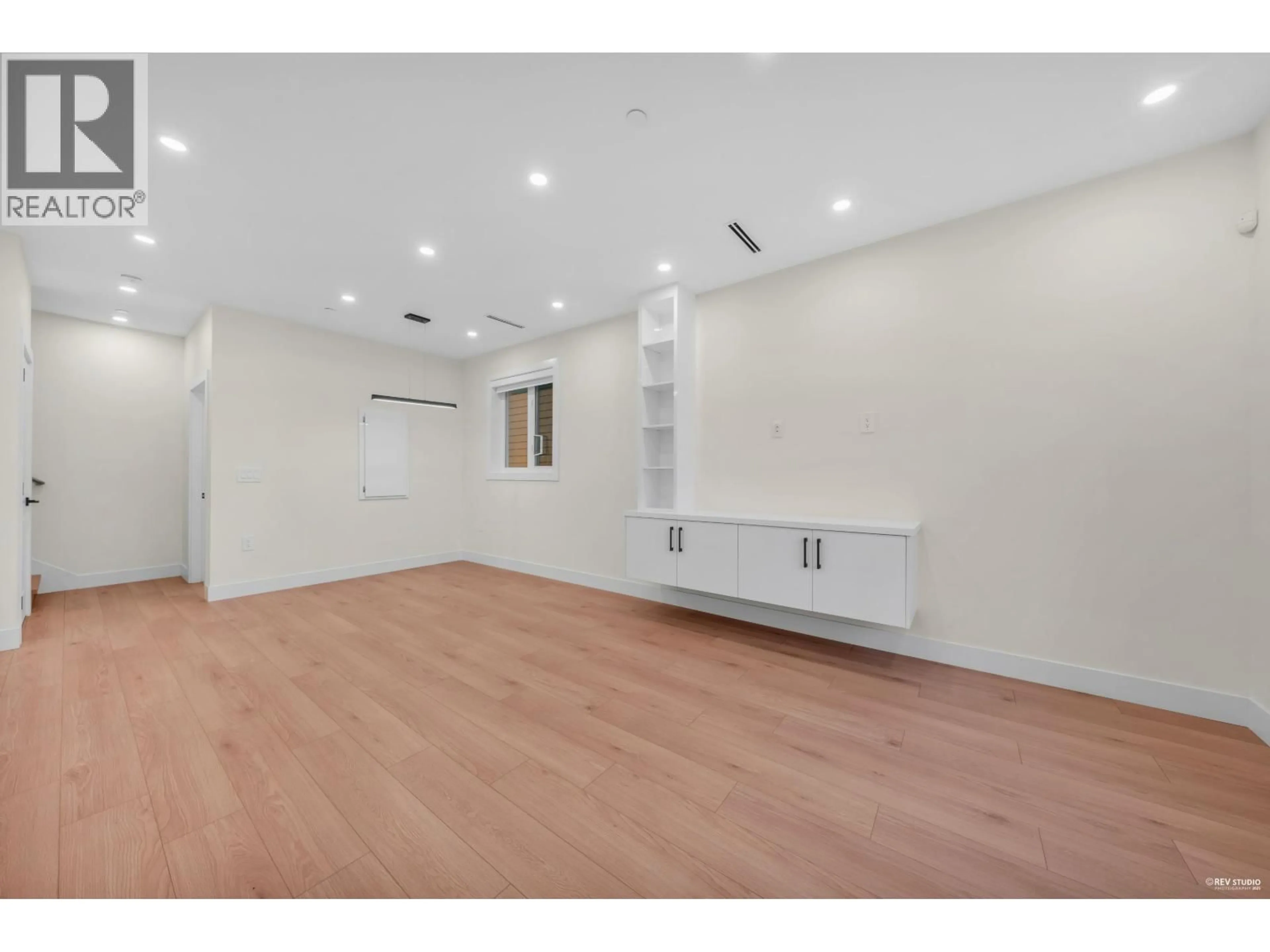 A pic of a room for 3 - 3090 VANNESS AVENUE, Vancouver British Columbia V5R5A1