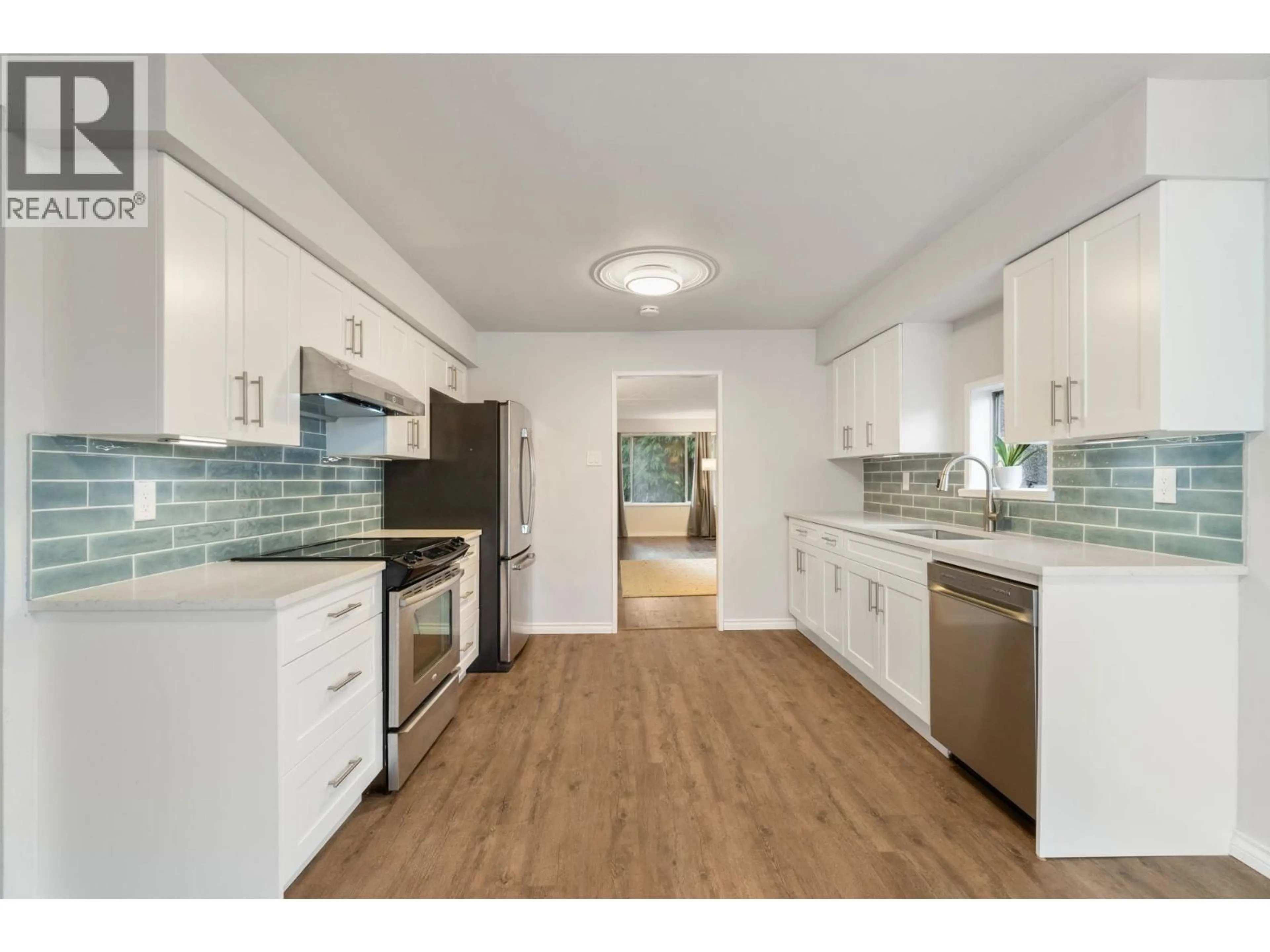 Open concept kitchen, unknown for 2611 PARKER STREET, Vancouver British Columbia V5K2T5