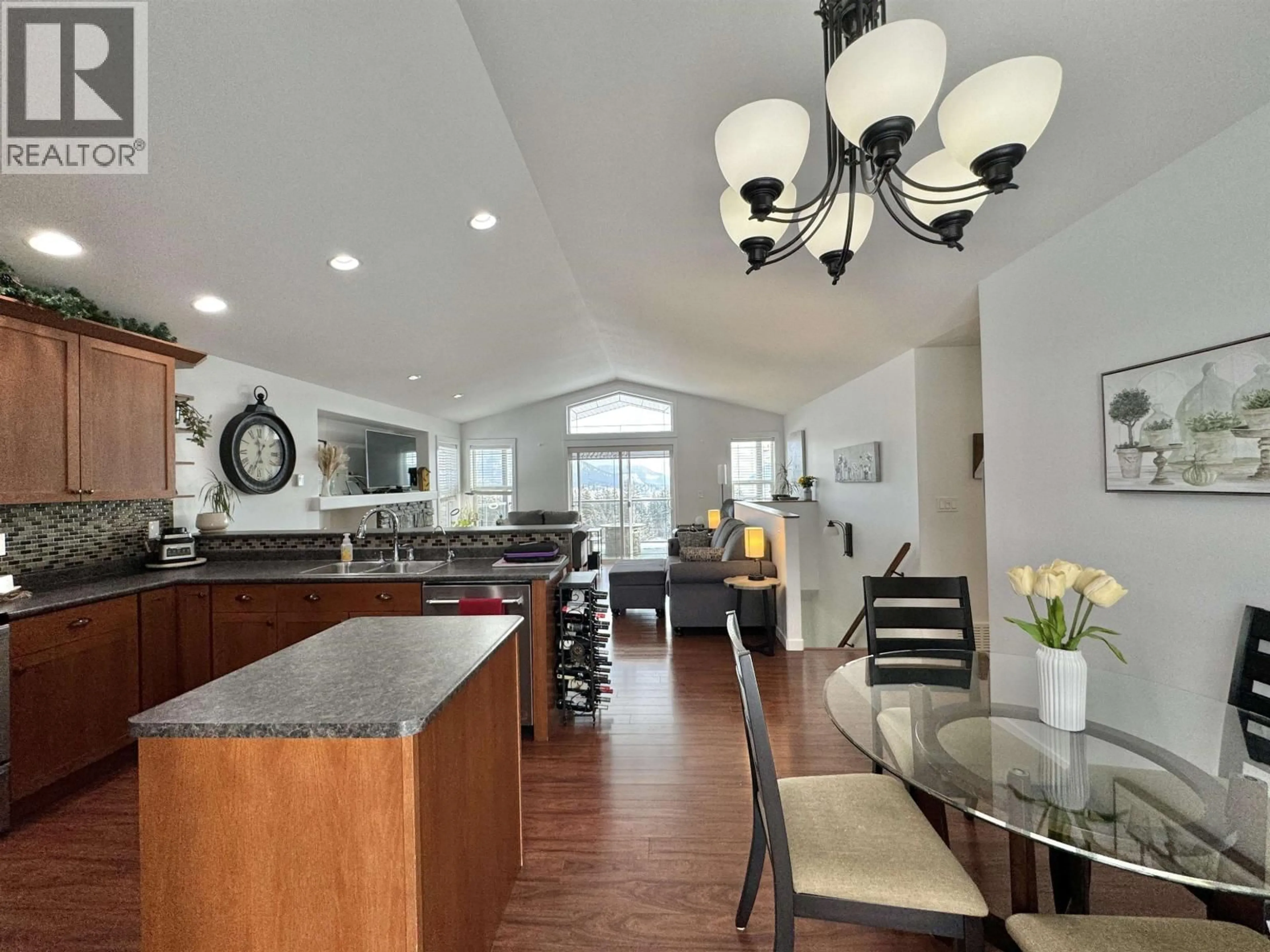 Open concept kitchen, unknown for 341 FOSTER WAY, Williams Lake British Columbia V2G5N5