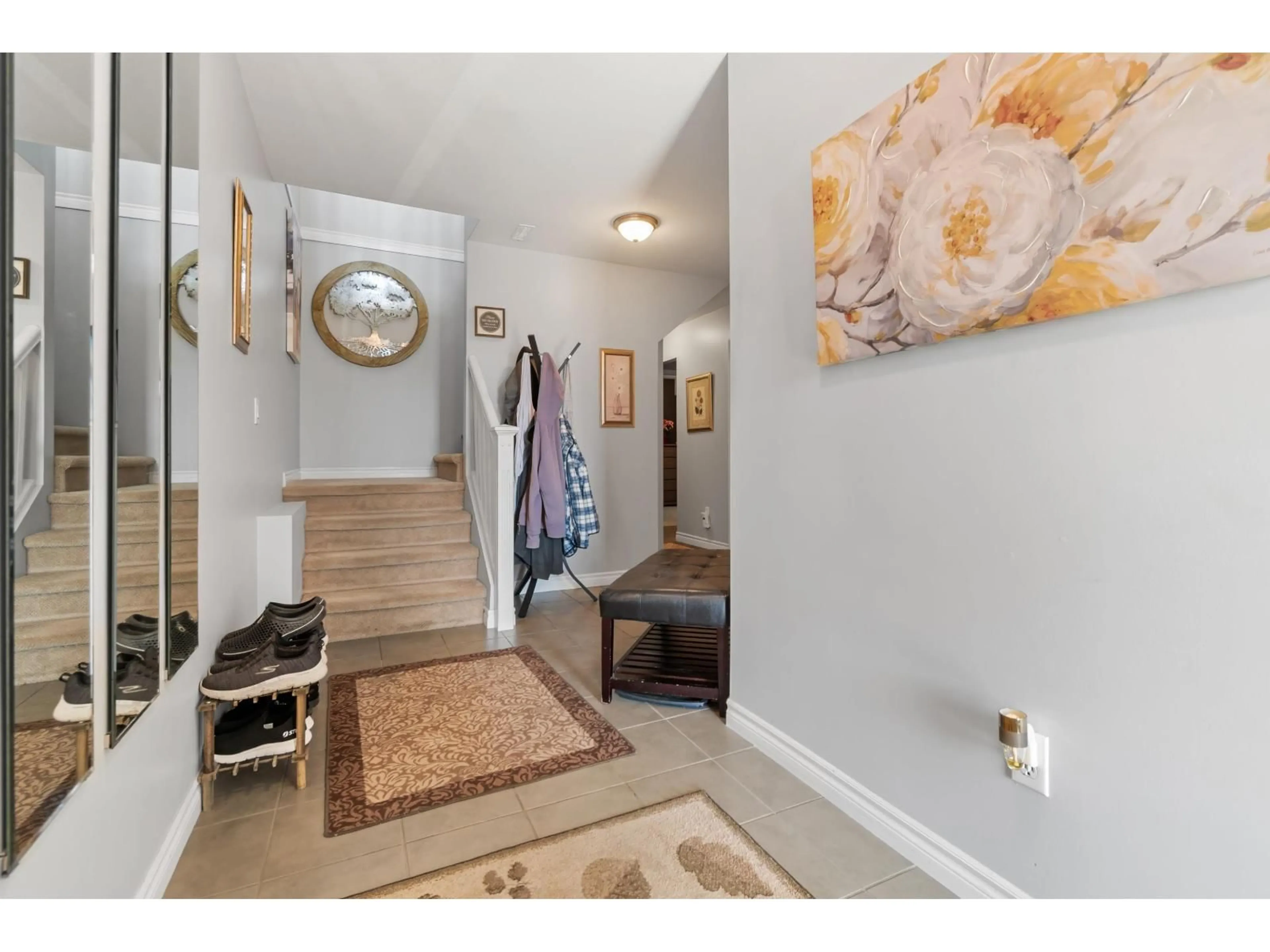 Indoor entryway for 70 - 8590 SUNRISE DRIVE, Chilliwack British Columbia V2R3Z4