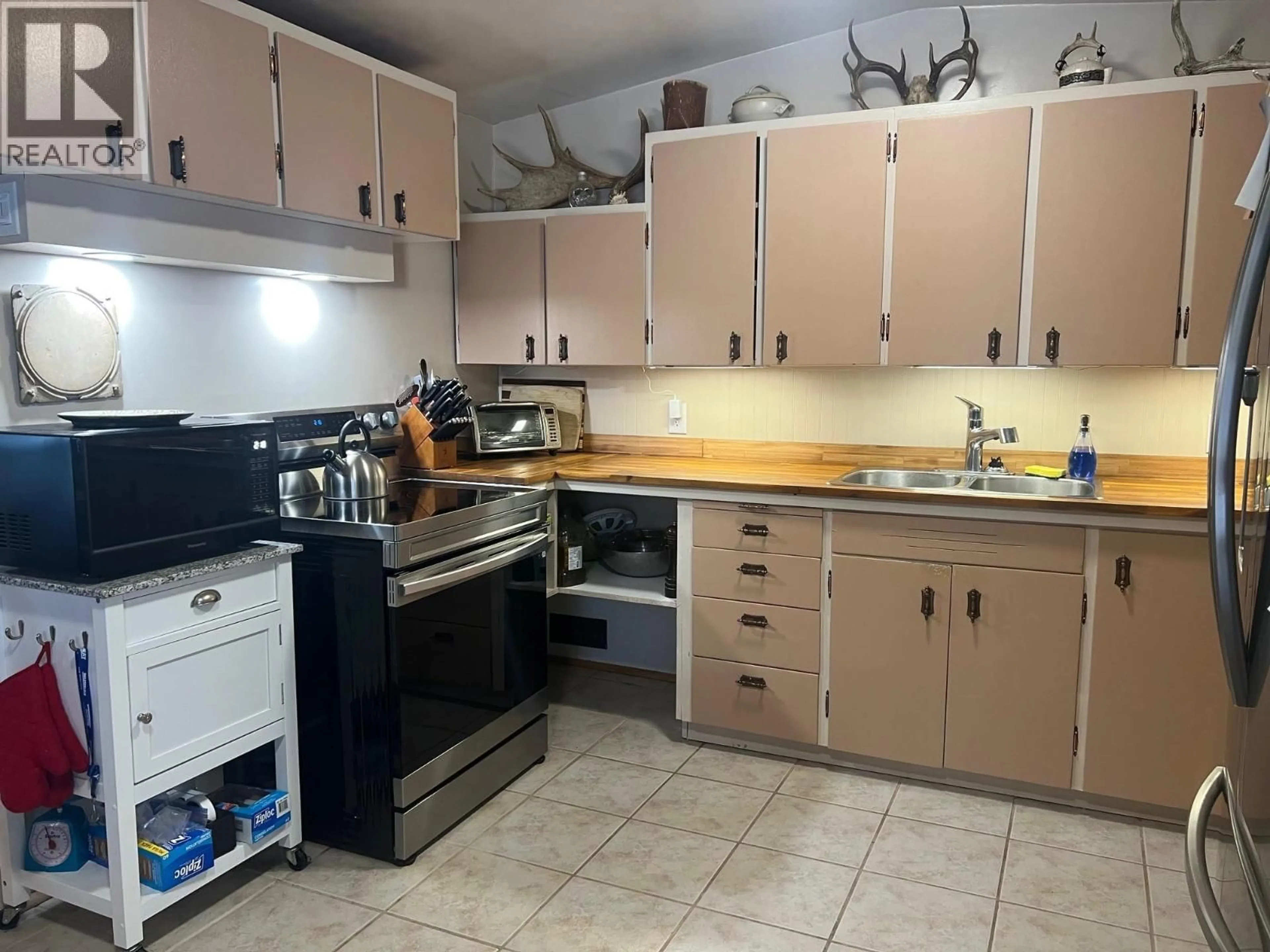 Standard kitchen, unknown for 9441 BEATTIE DRIVE, Hudsons Hope British Columbia V0C1V0