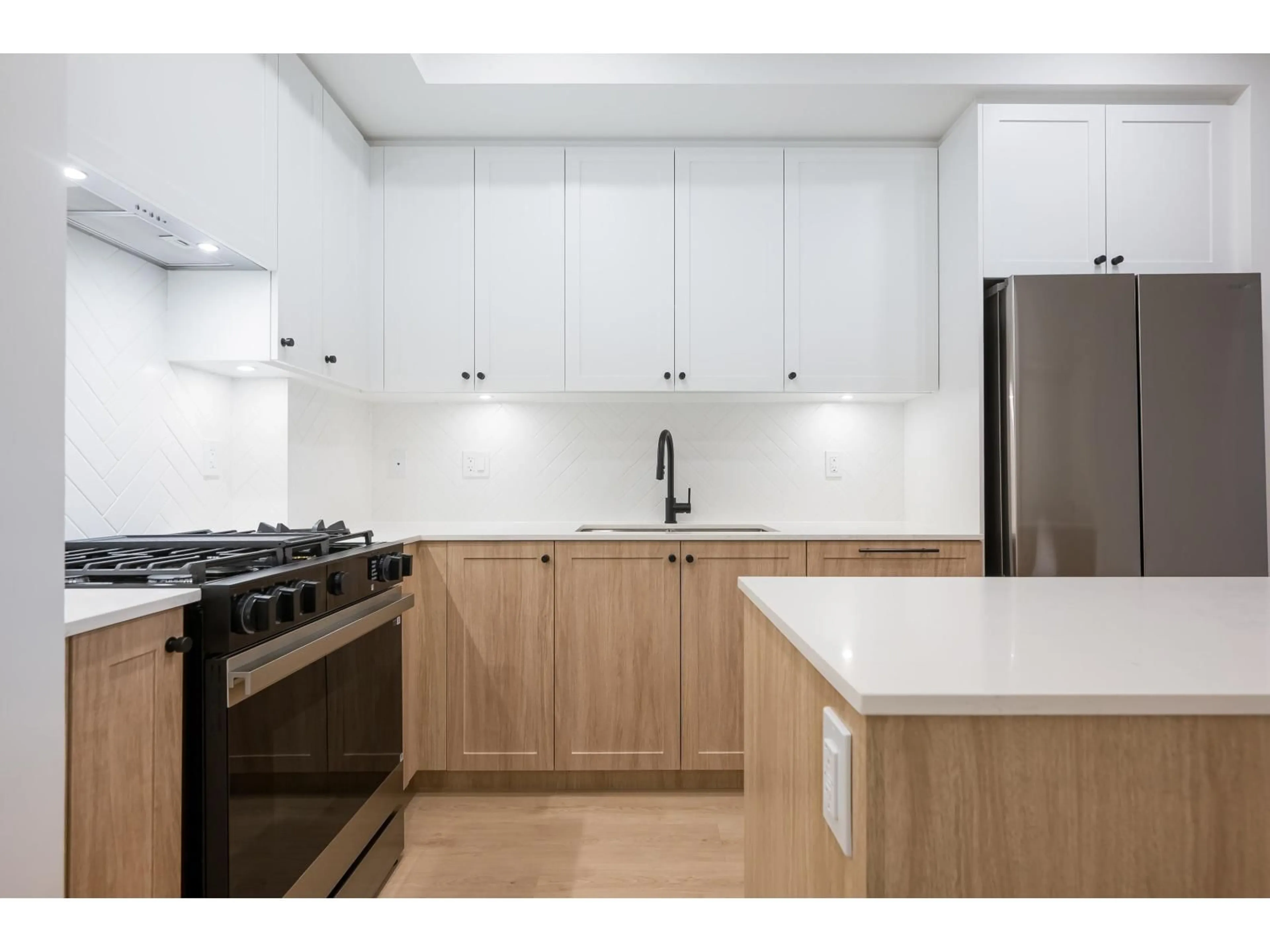 Standard kitchen, unknown for 206 - 19911 76 AVENUE, Langley British Columbia V2Y4M5