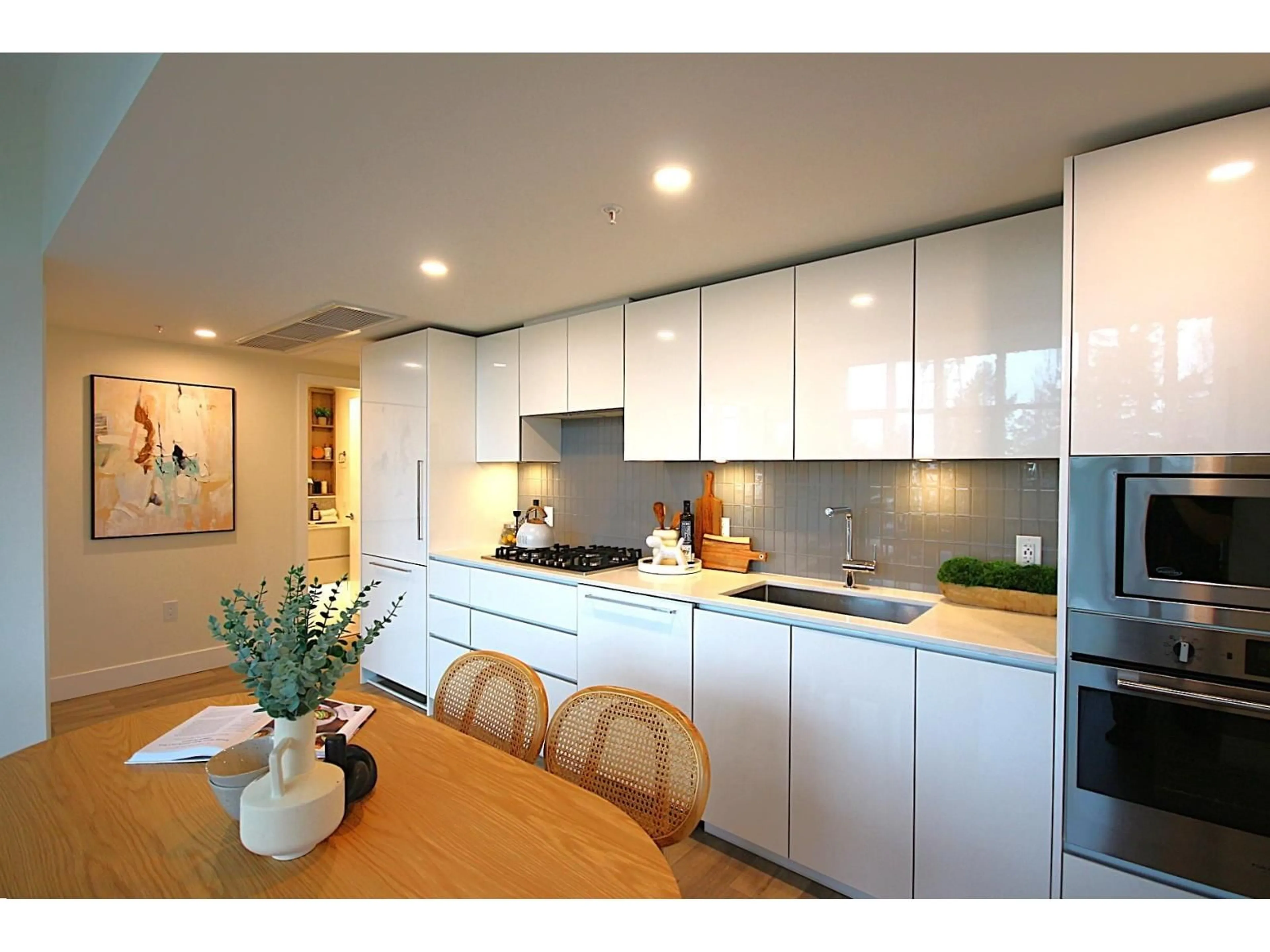 Contemporary kitchen, unknown for 610 - 10428 WHALLEY BOULEVARD, Surrey British Columbia V3T0W2