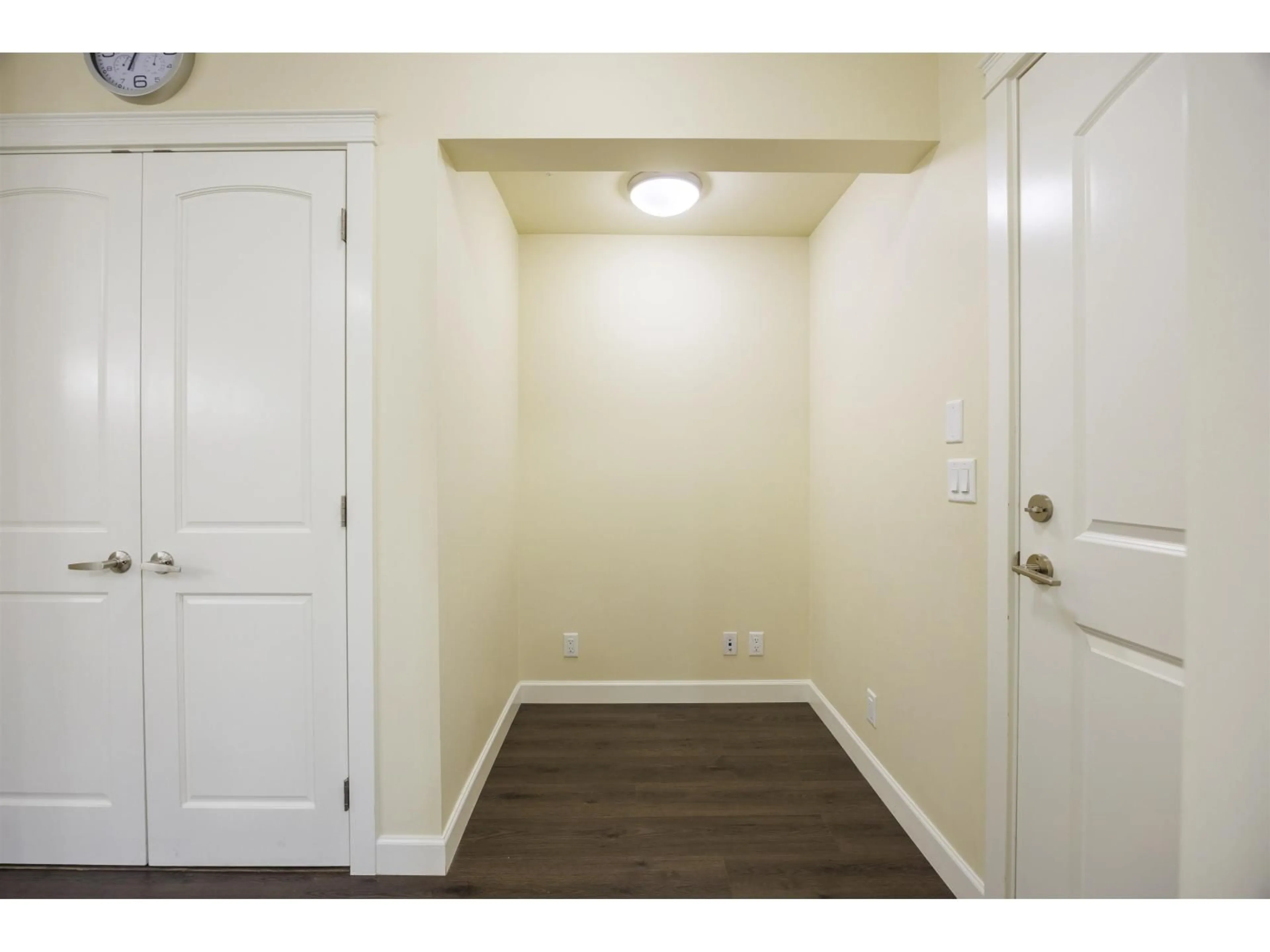 Indoor entryway for 205 - 20367 85 AVENUE, Langley British Columbia V2Y3R1