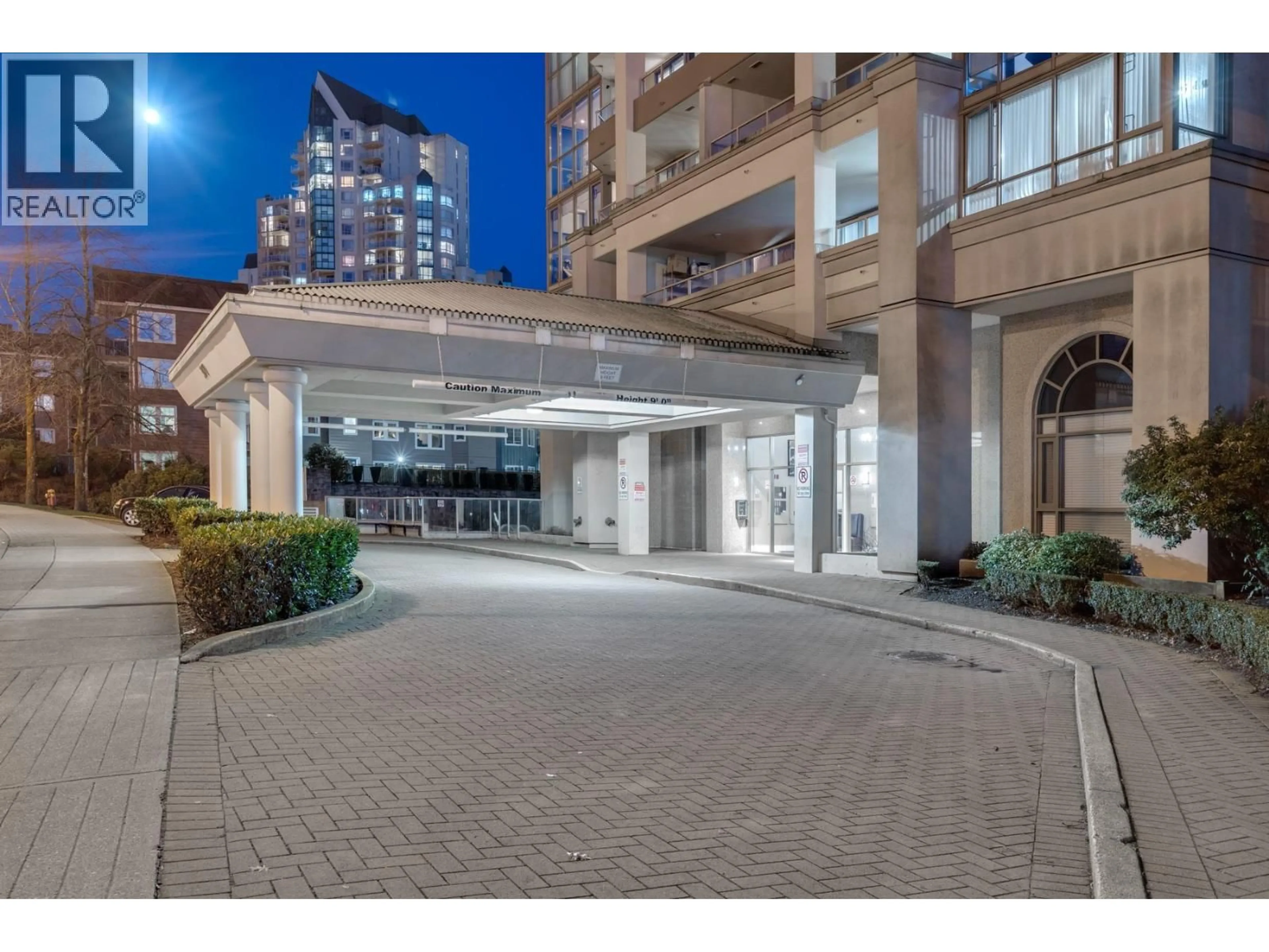 Indoor foyer for 1502 - 3070 GUILDFORD WAY, Coquitlam British Columbia V3B7R8