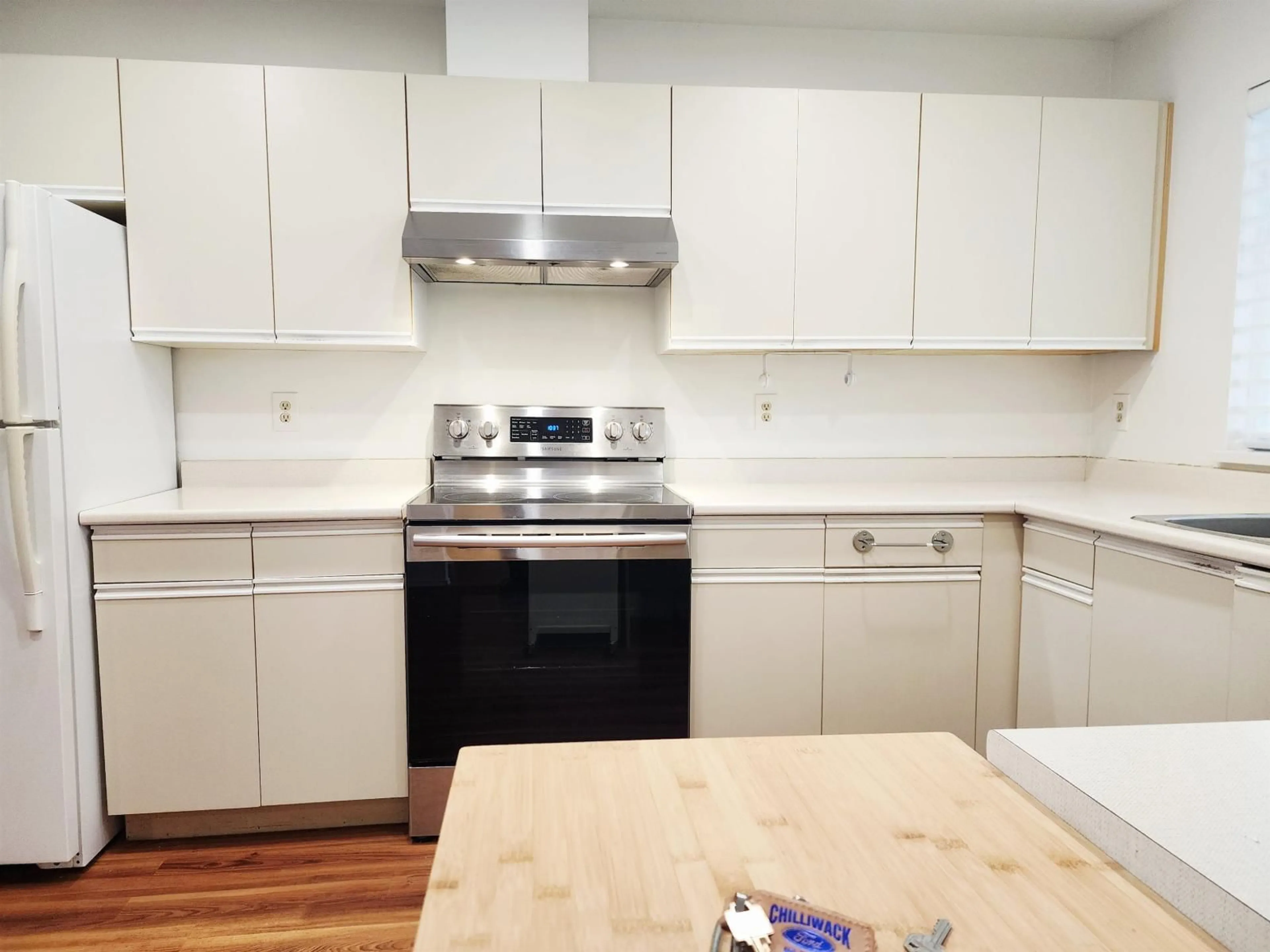 Standard kitchen, wood/laminate floor for 258 - 7610 EVANS ROAD, Chilliwack British Columbia V2R2Z5