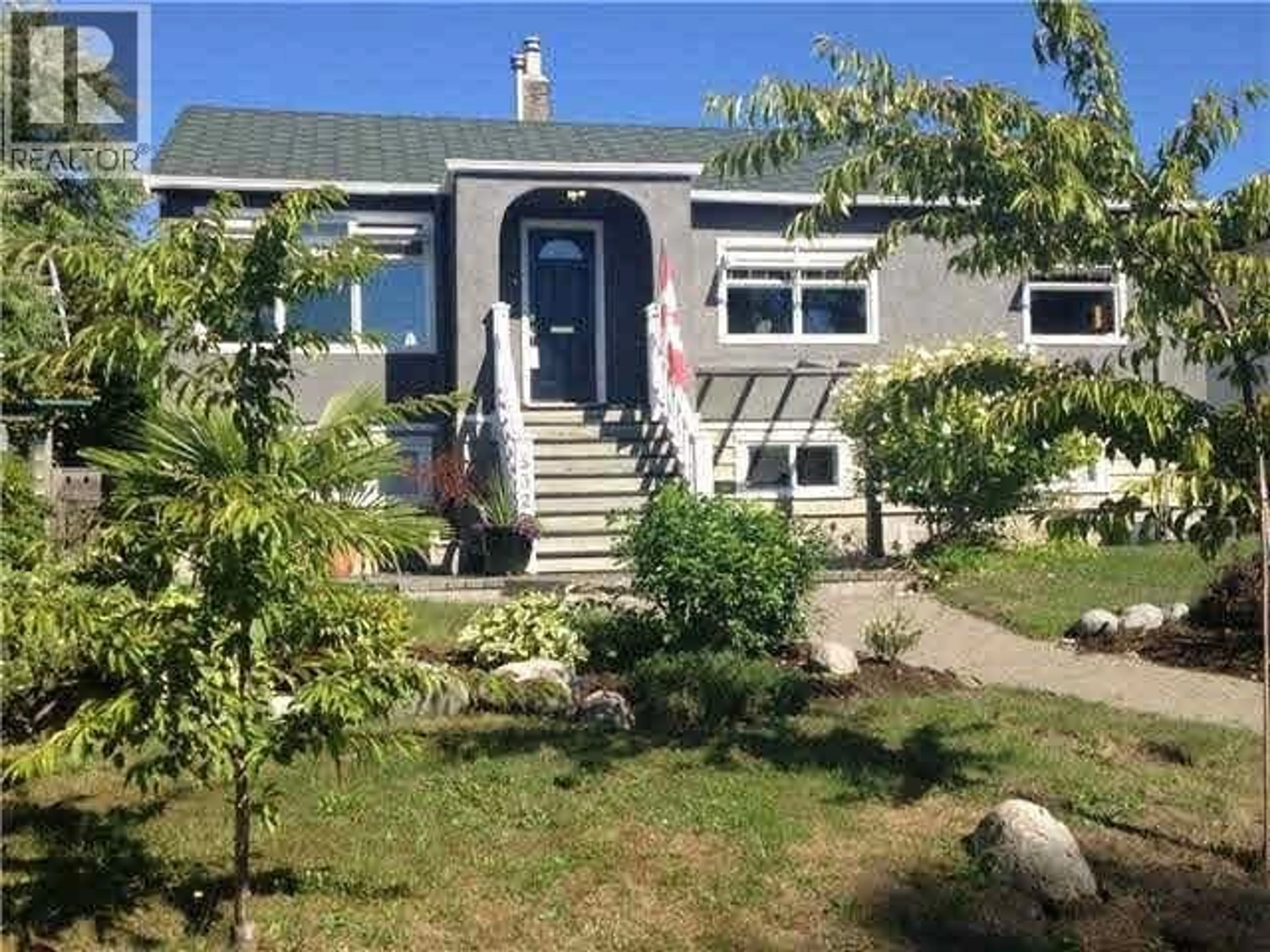 Home with vinyl exterior material, street for 532 5TH STREET, North Vancouver British Columbia V7L1M4