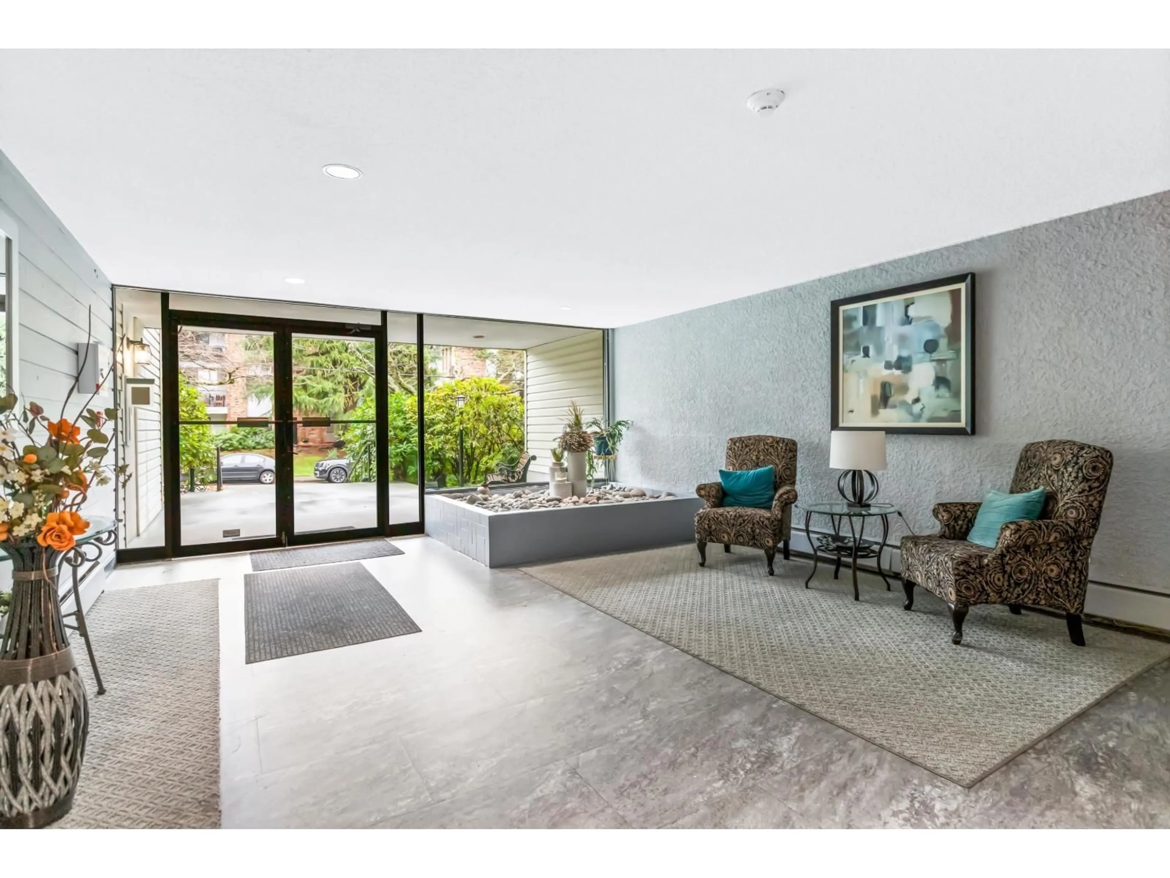 Indoor foyer for 107 - 1555 FIR STREET, White Rock British Columbia V4B4B6