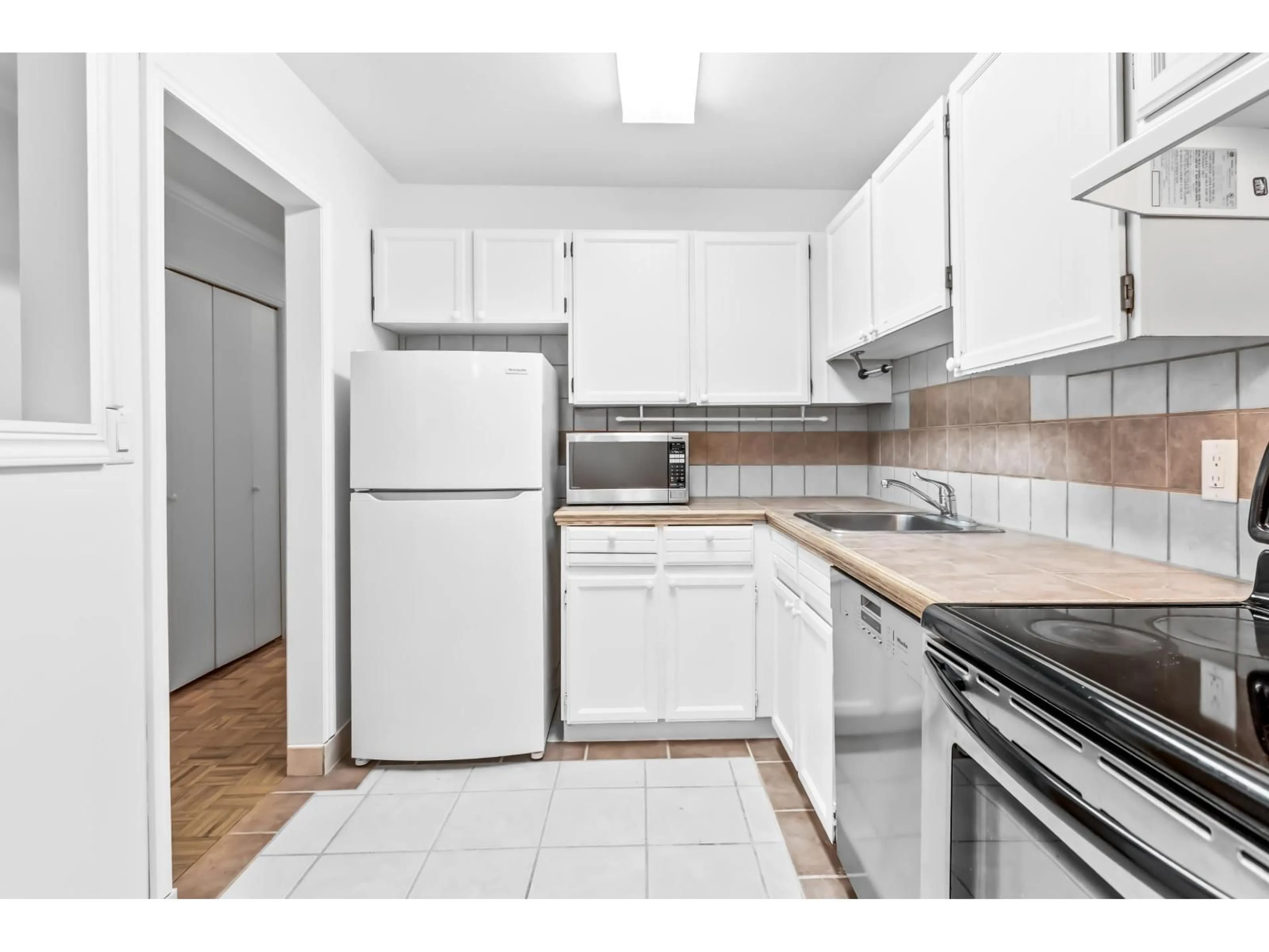 Standard kitchen, unknown for 107 - 1555 FIR STREET, White Rock British Columbia V4B4B6