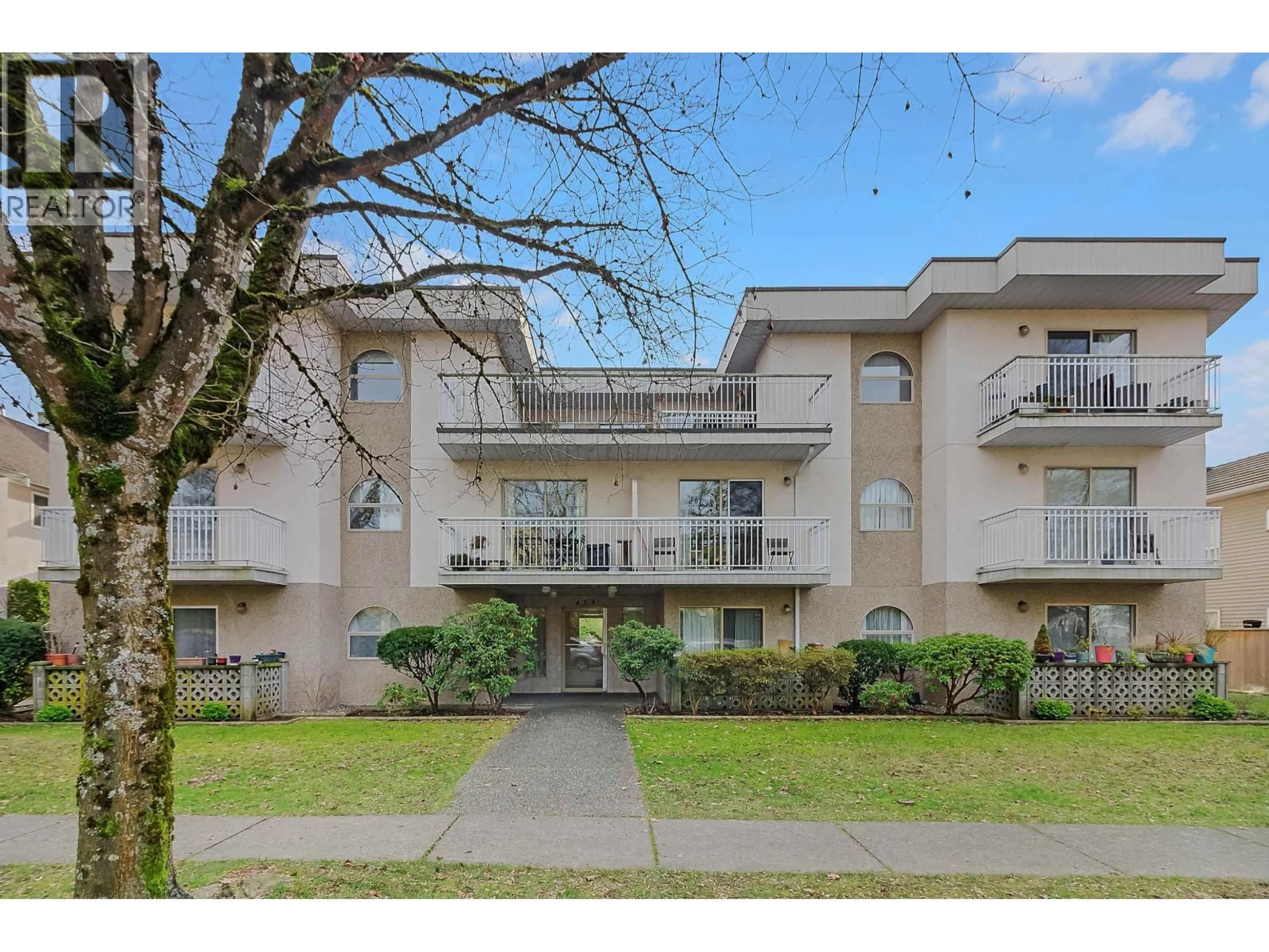 A pic from outside/outdoor area/front of a property/back of a property/a pic from drone, unknown for 303 - 458 44TH AVENUE, Vancouver British Columbia V5W1W3