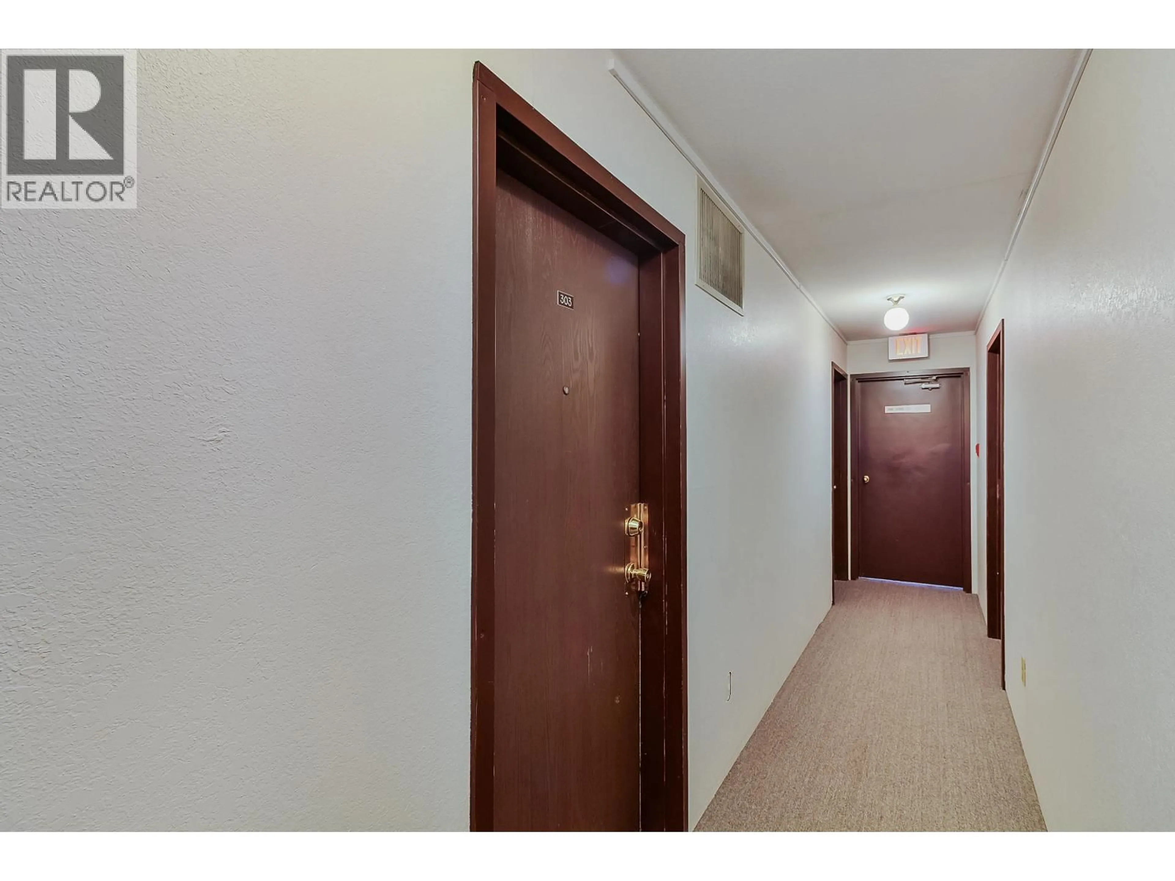 Indoor foyer for 303 - 458 44TH AVENUE, Vancouver British Columbia V5W1W3