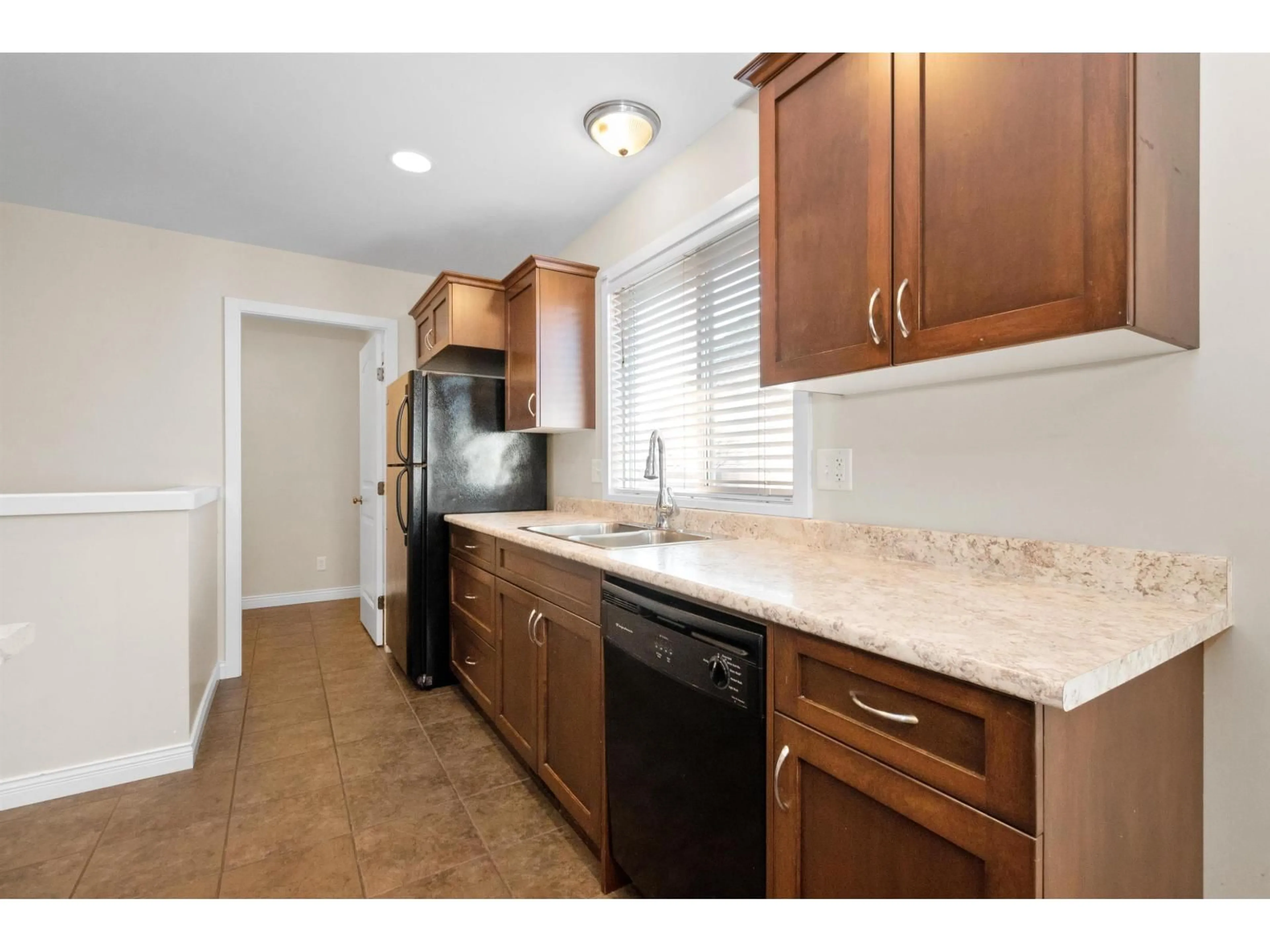 Standard kitchen, ceramic/tile floor for 46151 THIRD AVENUE, Chilliwack British Columbia V2P1R7