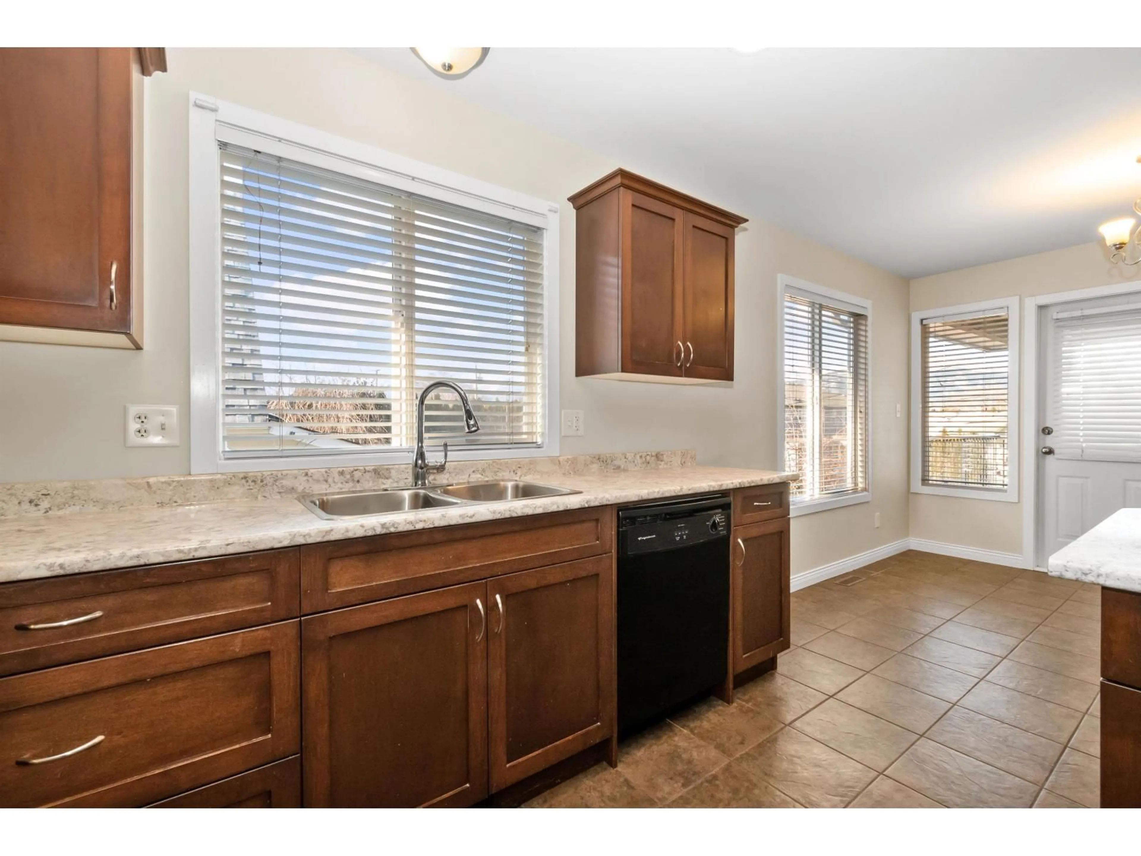 Standard kitchen, ceramic/tile floor for 46151 THIRD AVENUE, Chilliwack British Columbia V2P1R7