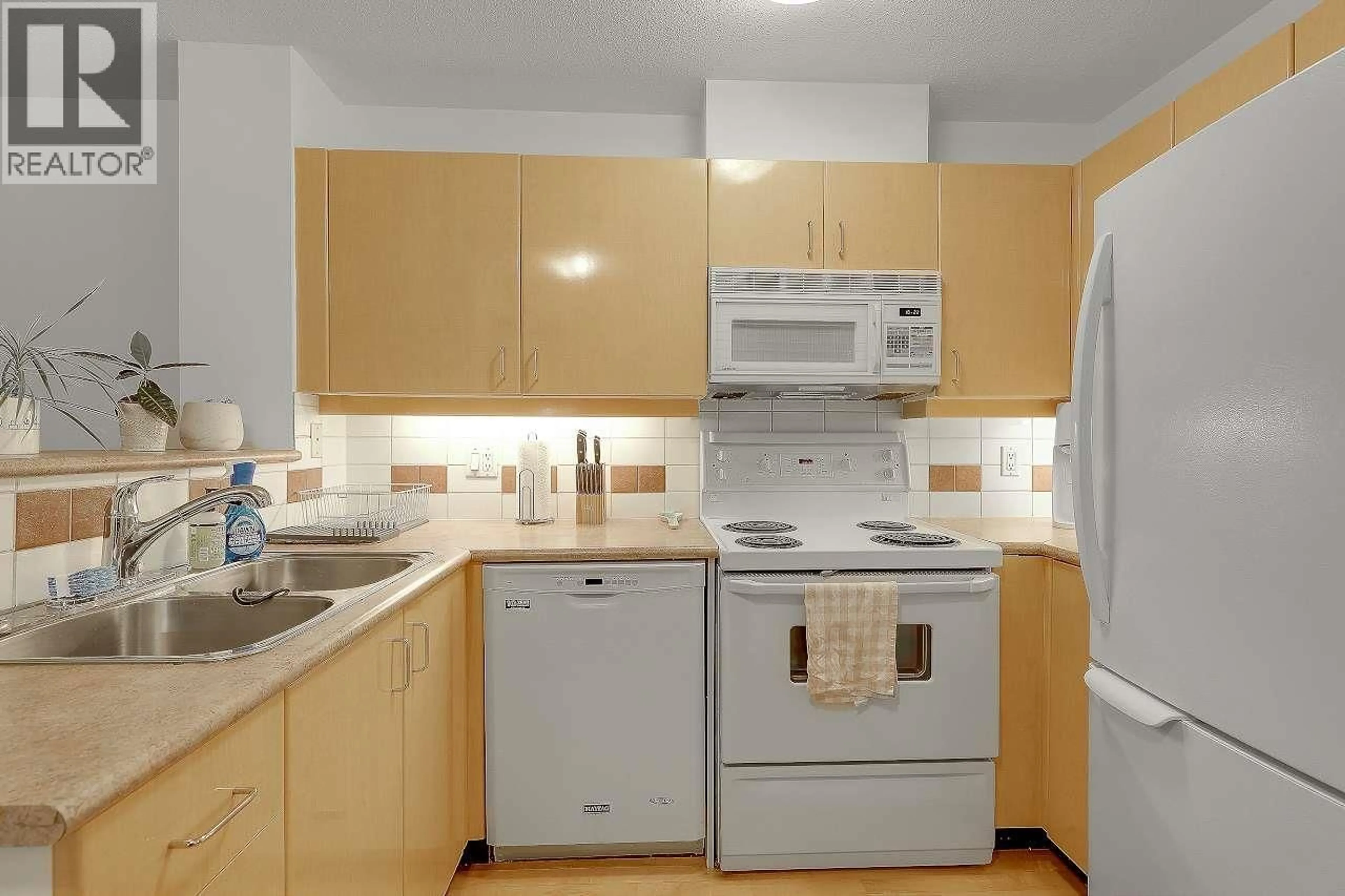 Standard kitchen, unknown for 312 - 2680 4TH AVENUE, Vancouver British Columbia V6K4S3