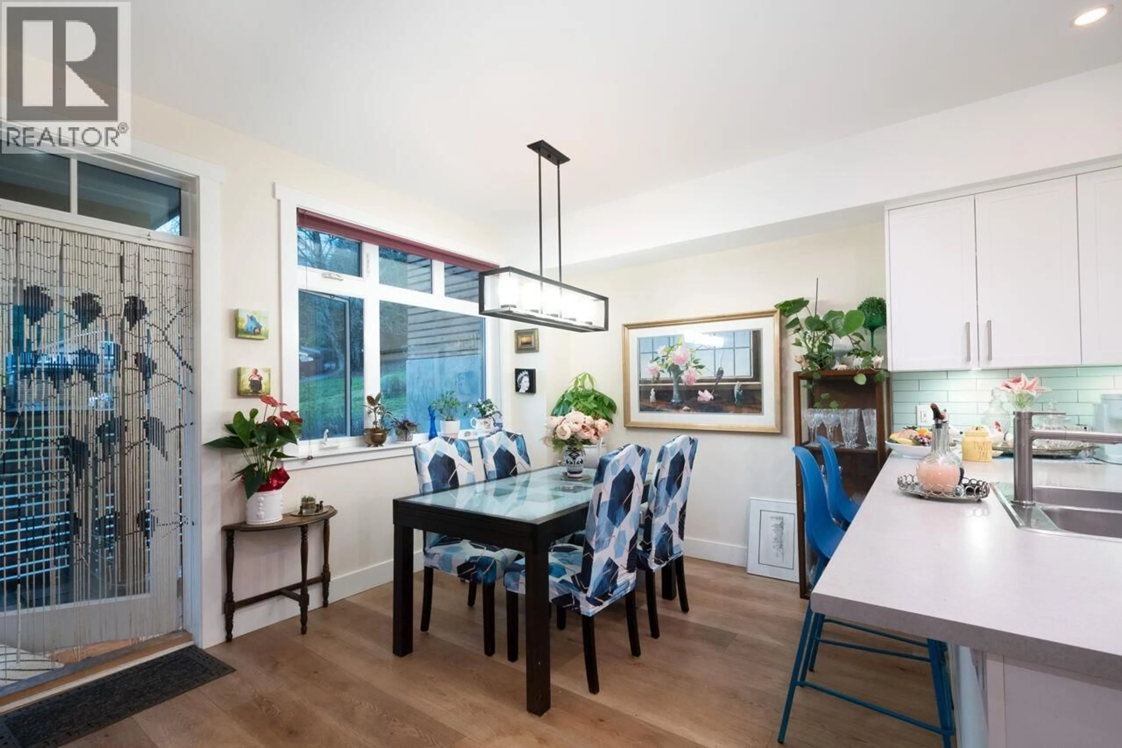 Dining room, wood/laminate floor for 1078 FOXGLOVE LANE, Bowen Island British Columbia V0N1G1