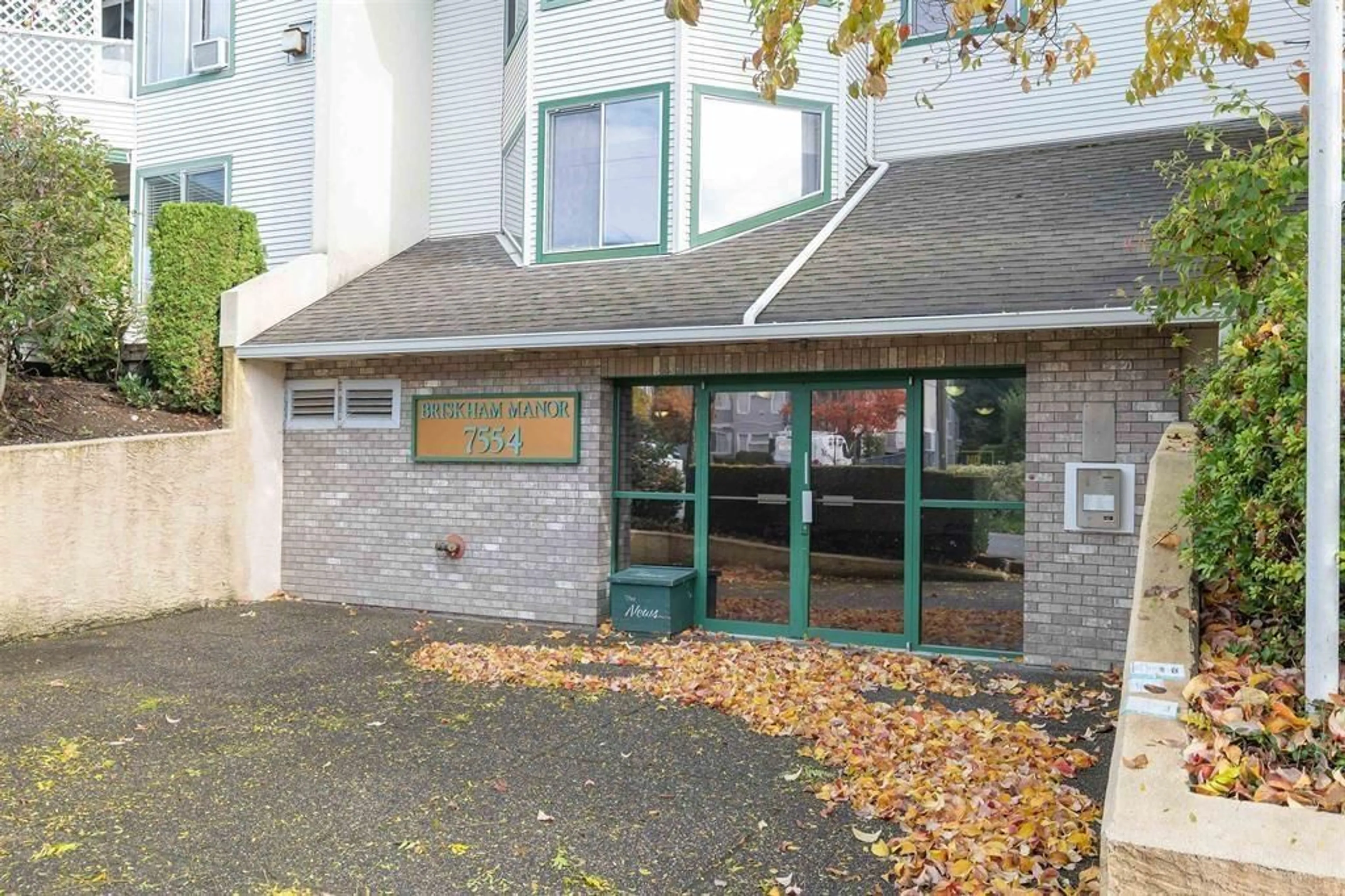 Indoor foyer for 305 - 7554 BRISJHAM STREET, Mission British Columbia V2V3L9