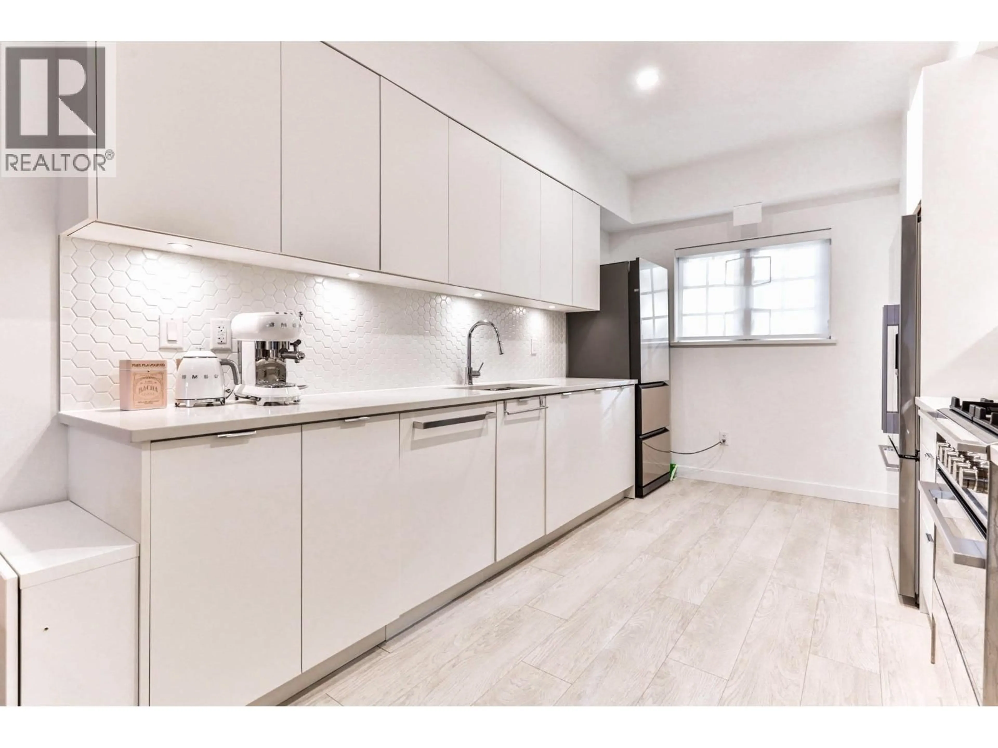 Standard kitchen, unknown for 204 - 678 FAIRVIEW STREET, Coquitlam British Columbia V3J0N1