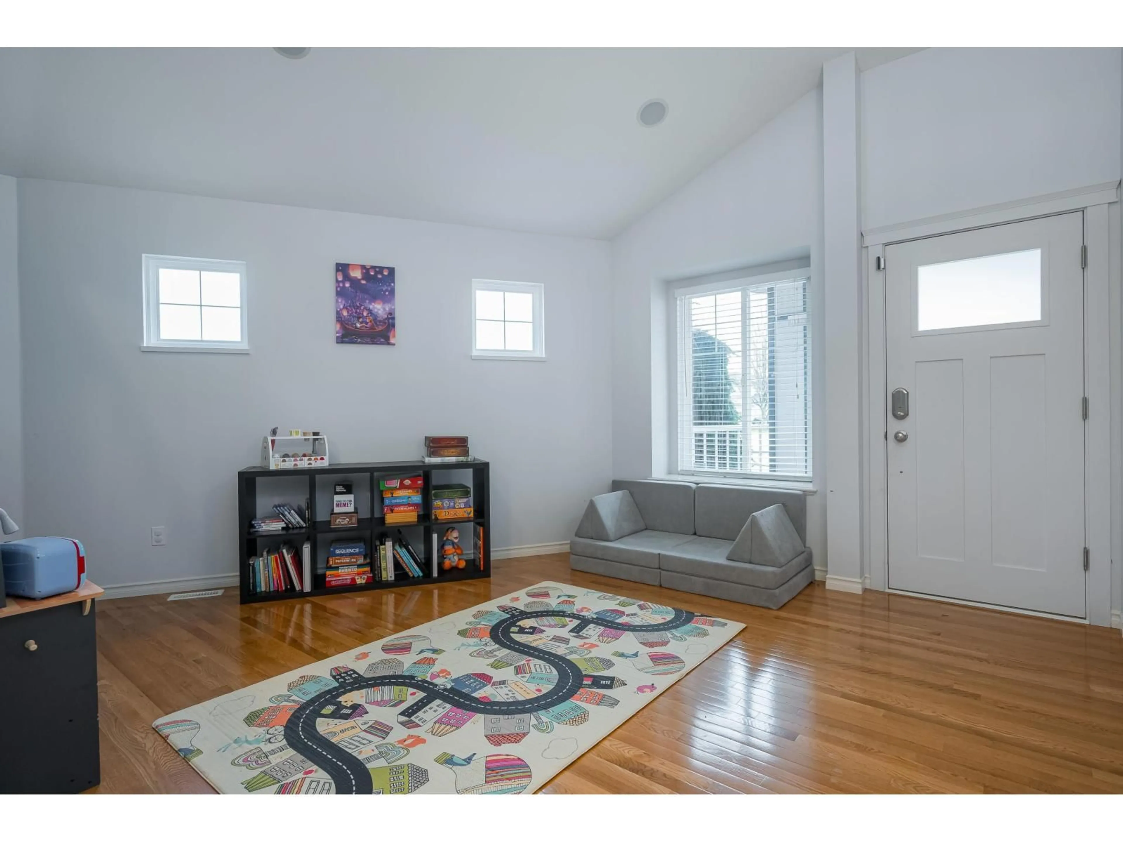 Indoor entryway for 20265 94B AVENUE, Langley British Columbia V1M3Z4