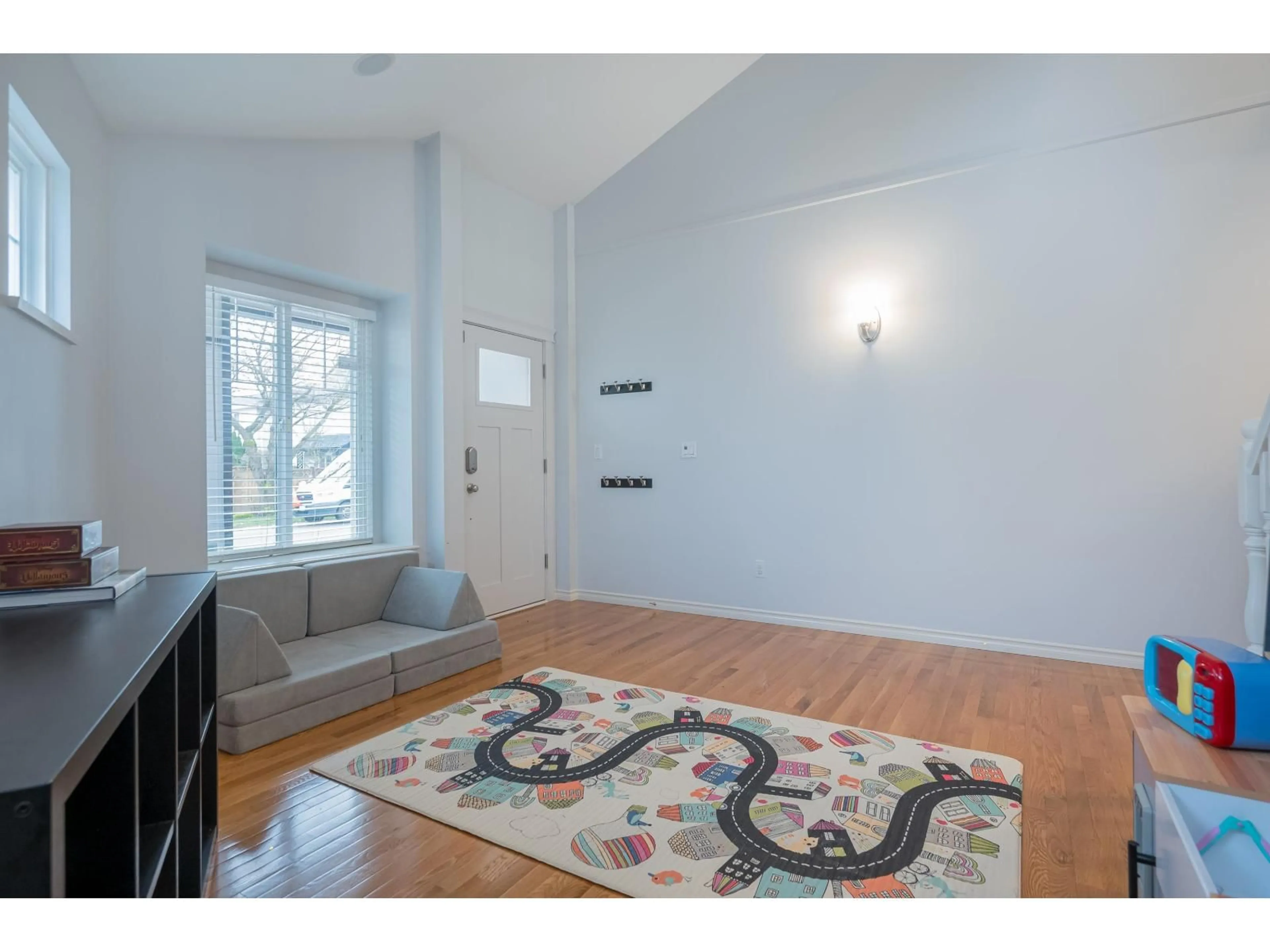 Indoor entryway for 20265 94B AVENUE, Langley British Columbia V1M3Z4