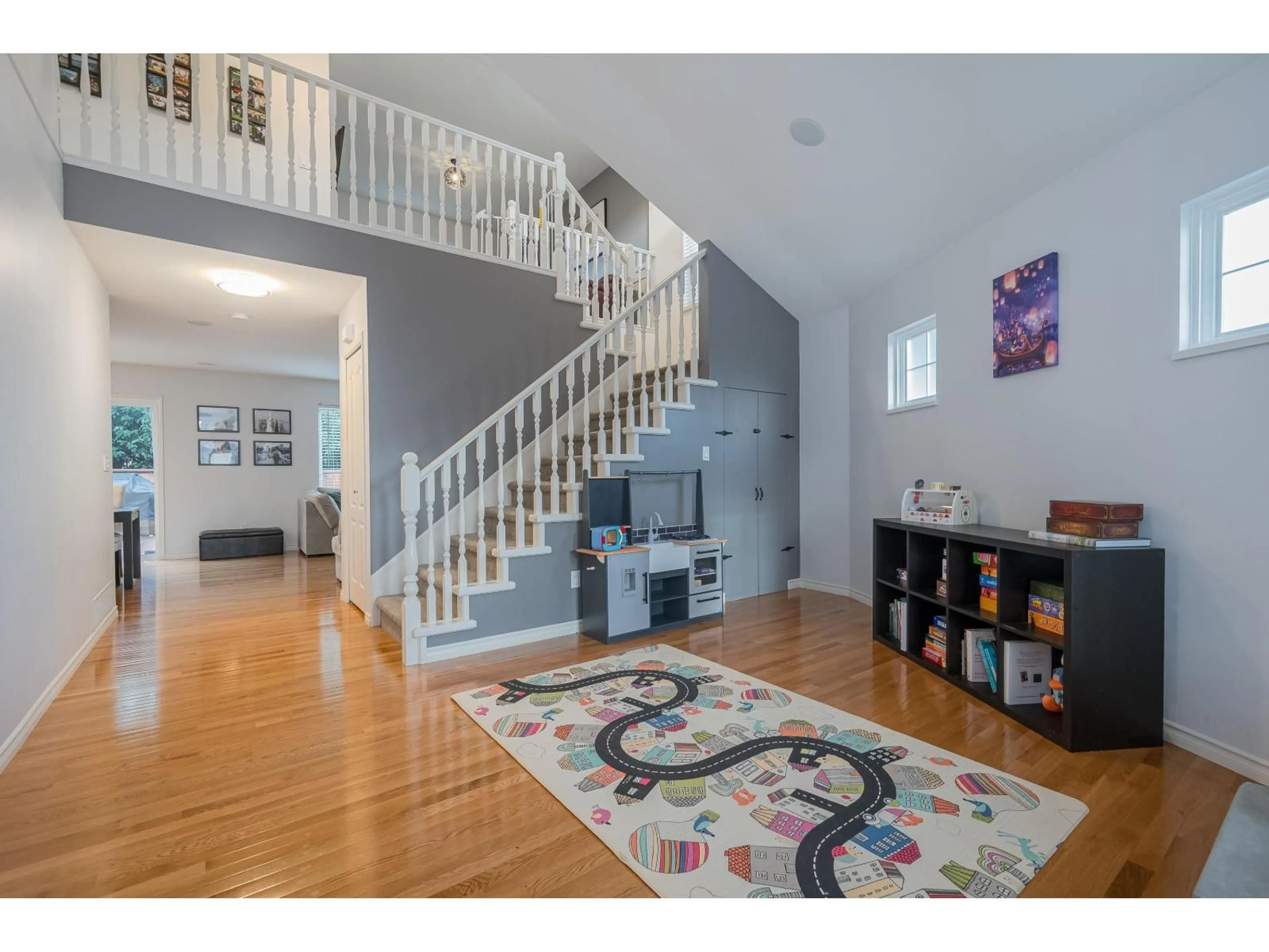 Indoor entryway for 20265 94B AVENUE, Langley British Columbia V1M3Z4