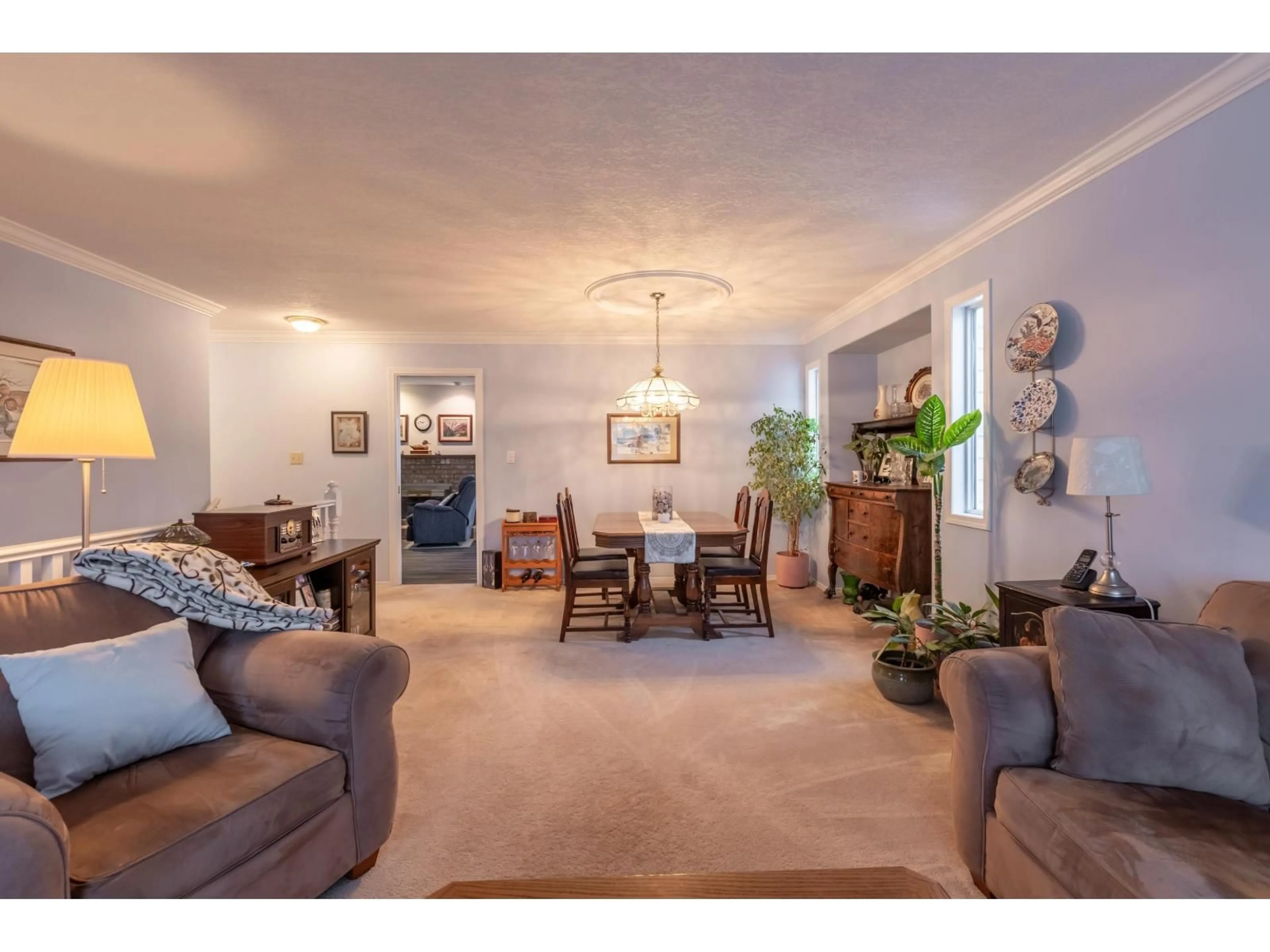 Living room with furniture, carpet floor for 2774 DEHAVILLAND PLACE, Abbotsford British Columbia V2T5E2