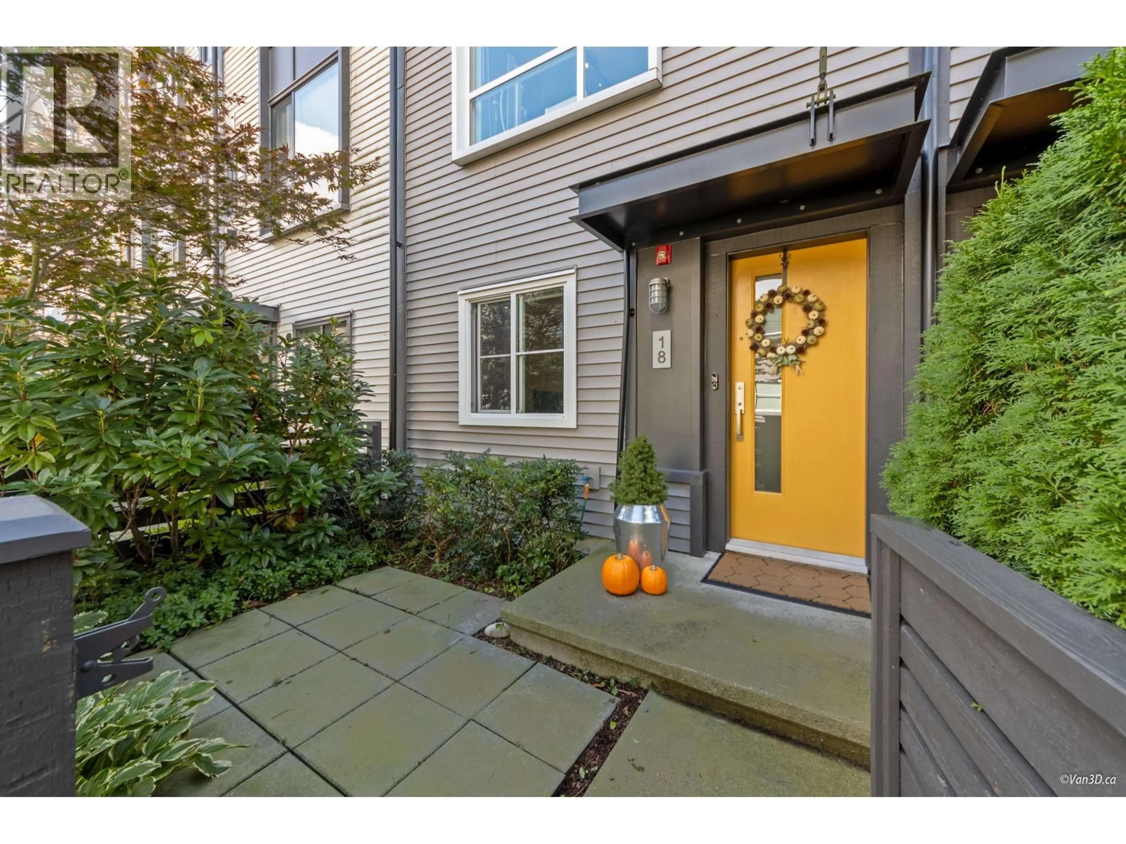 Indoor entryway for 18 - 2358 RANGER LANE, Port Coquitlam British Columbia V3B0L5