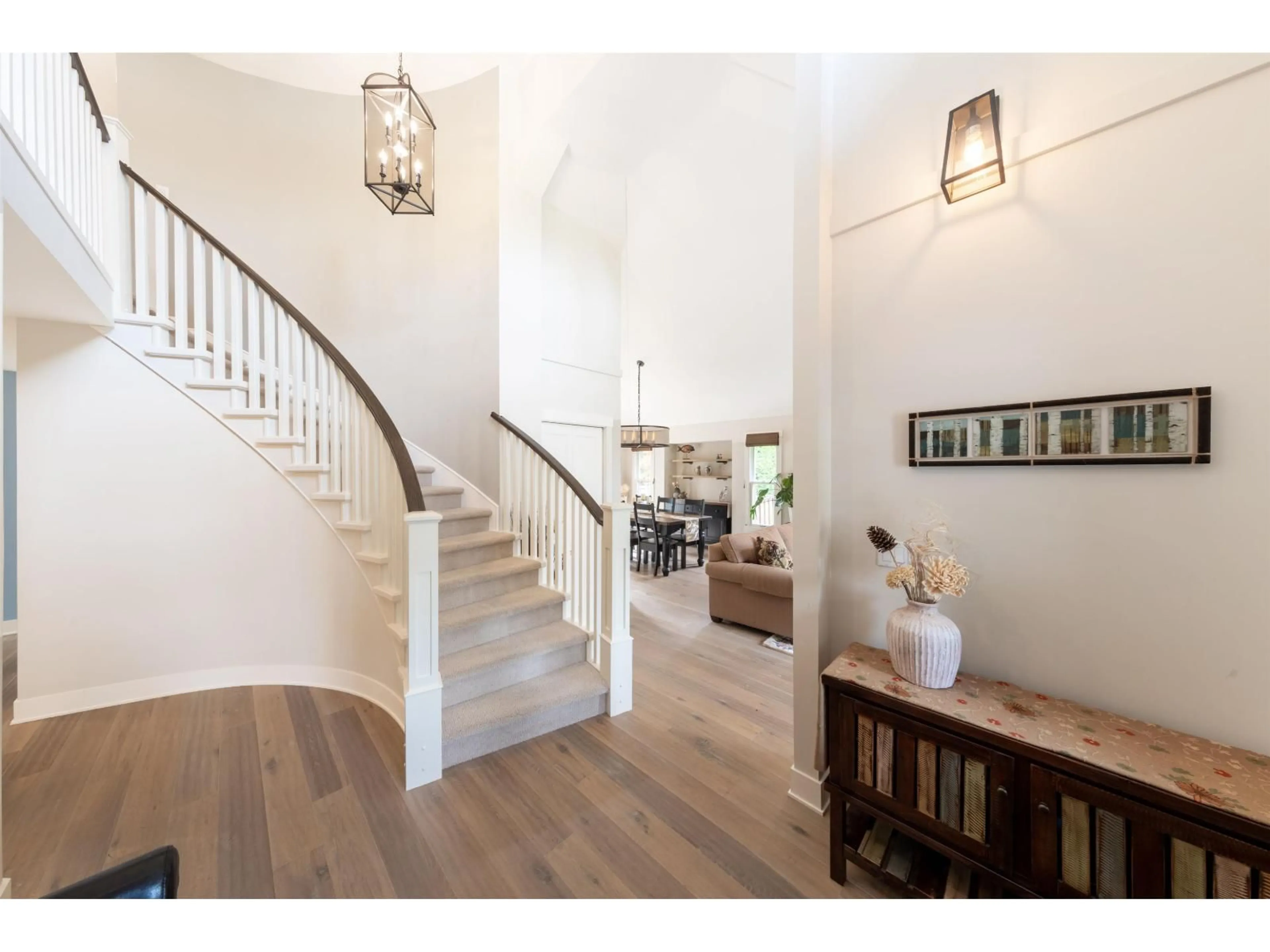 Indoor entryway for 12576 18 AVENUE, Surrey British Columbia V4A1V7