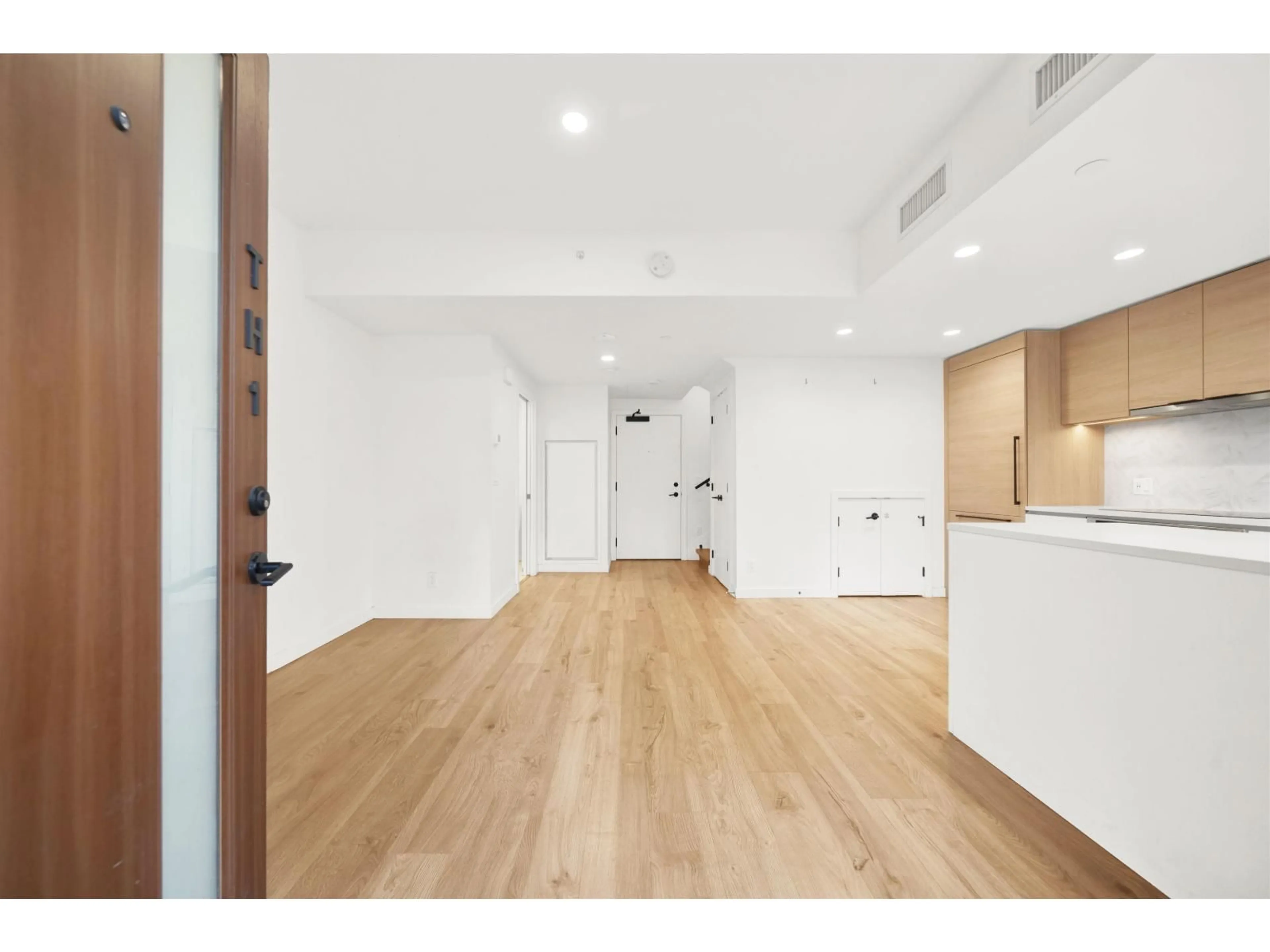 A pic of a room for TH1 - 10448 UNIVERSITY DRIVE, Surrey British Columbia V3T0S7