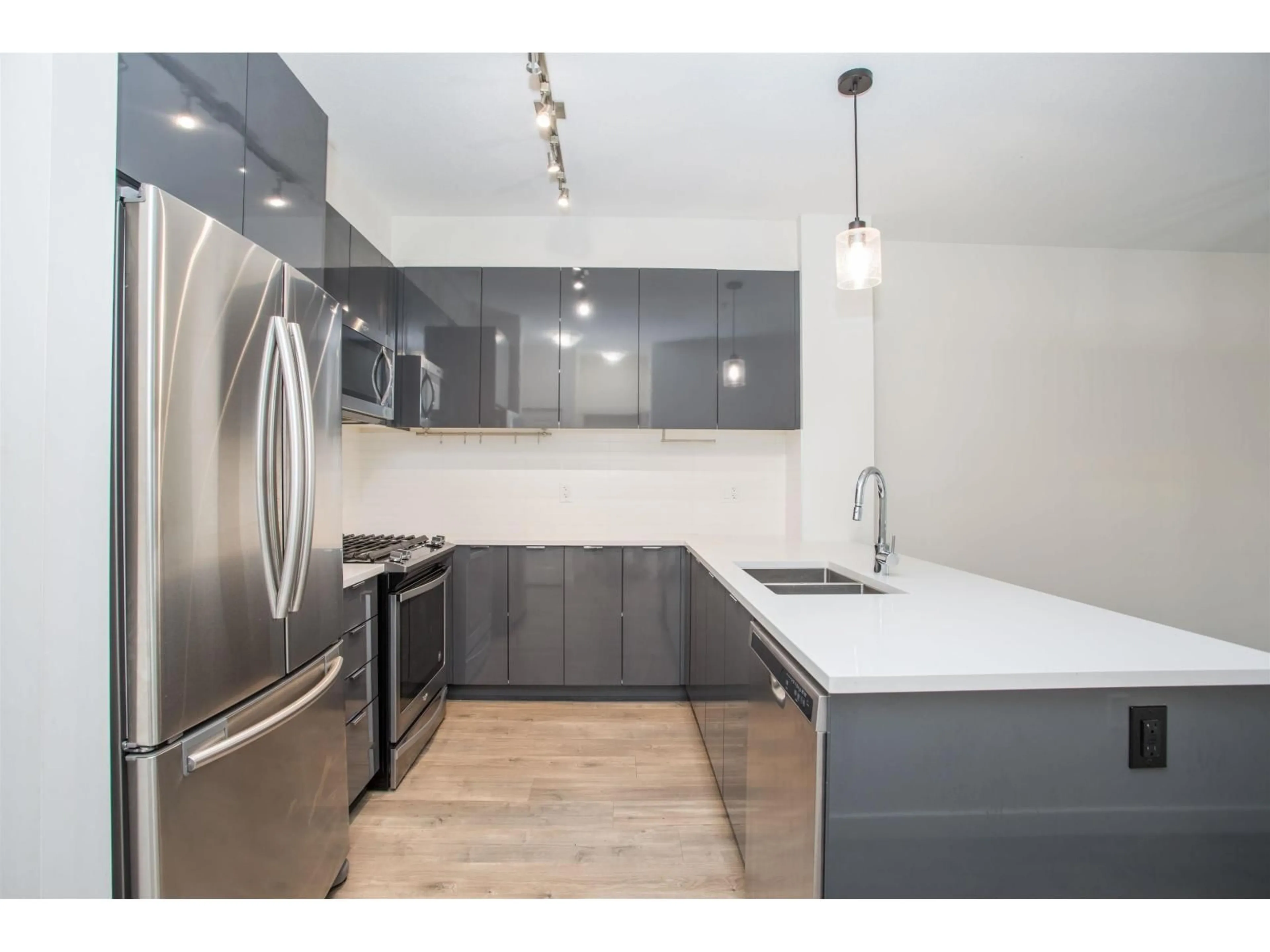 Unknown for 106 - 15137 33 AVENUE, Surrey British Columbia V3Z0Y1