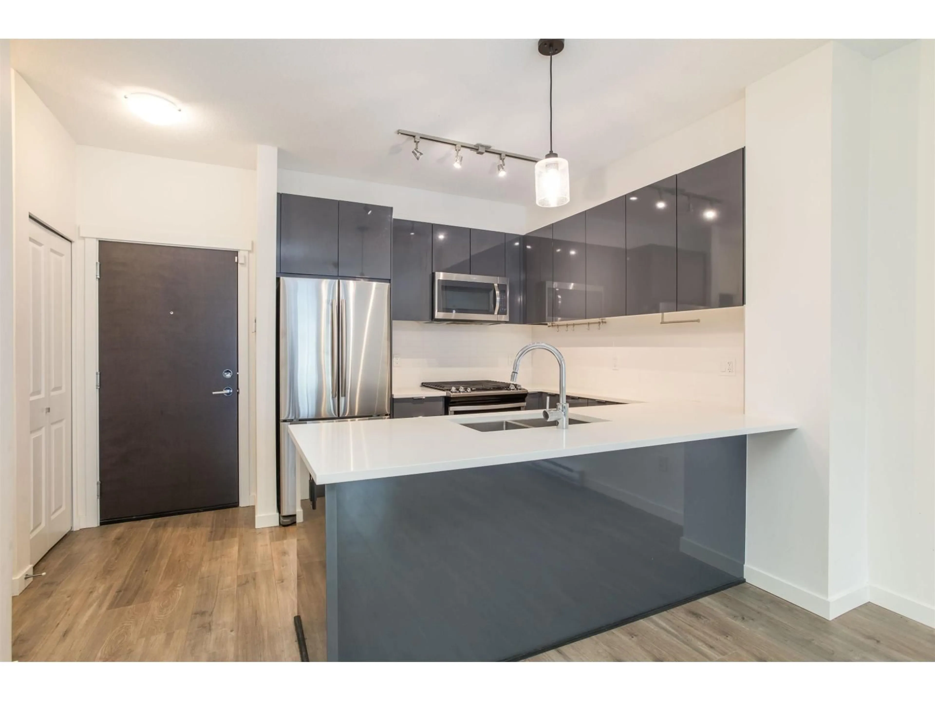 Open concept kitchen, wood/laminate floor for 106 - 15137 33 AVENUE, Surrey British Columbia V3Z0Y1