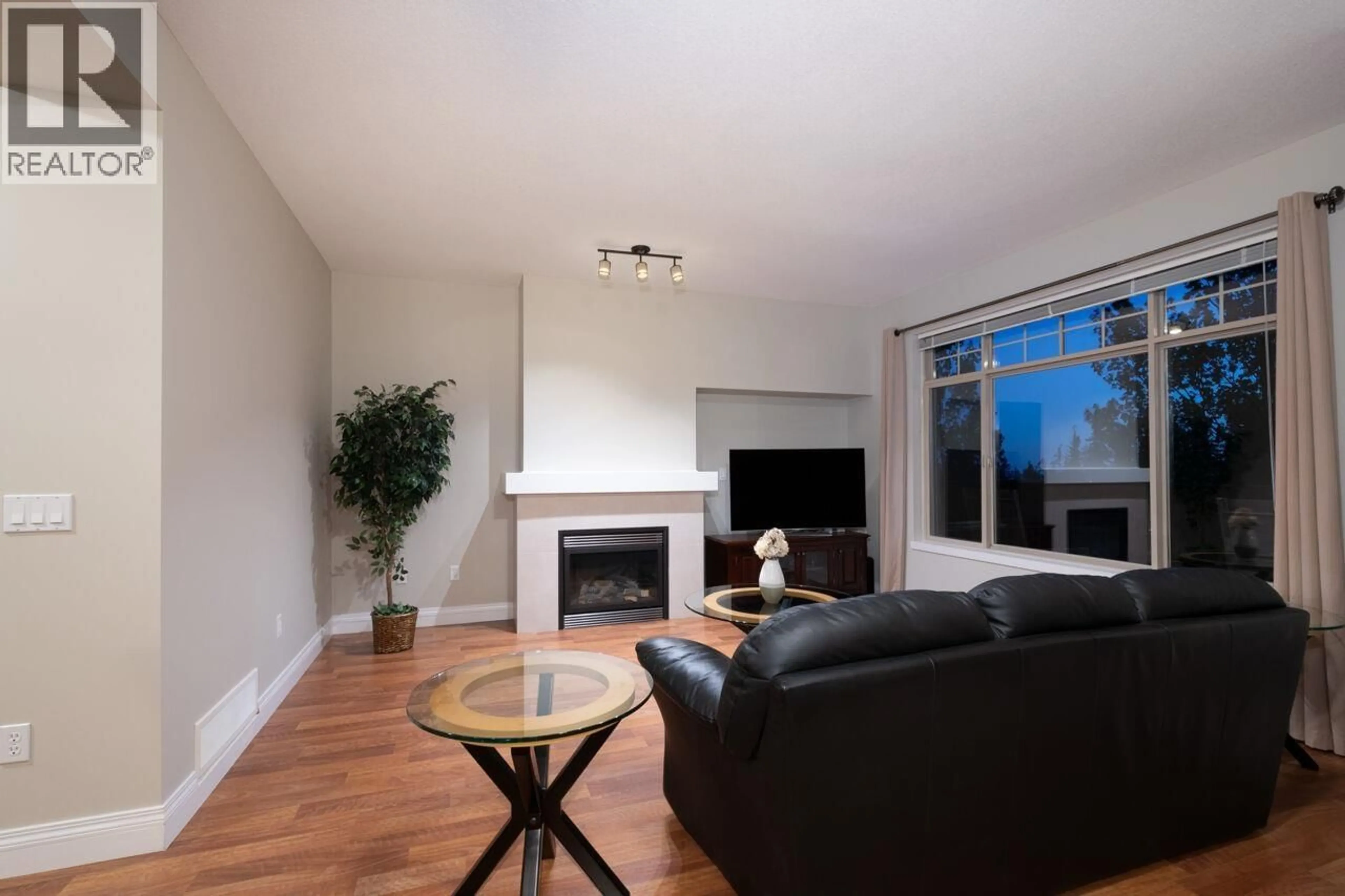 Living room with furniture, wood/laminate floor for 95 - 55 HAWTHORN DRIVE, Port Moody British Columbia V3H0B3