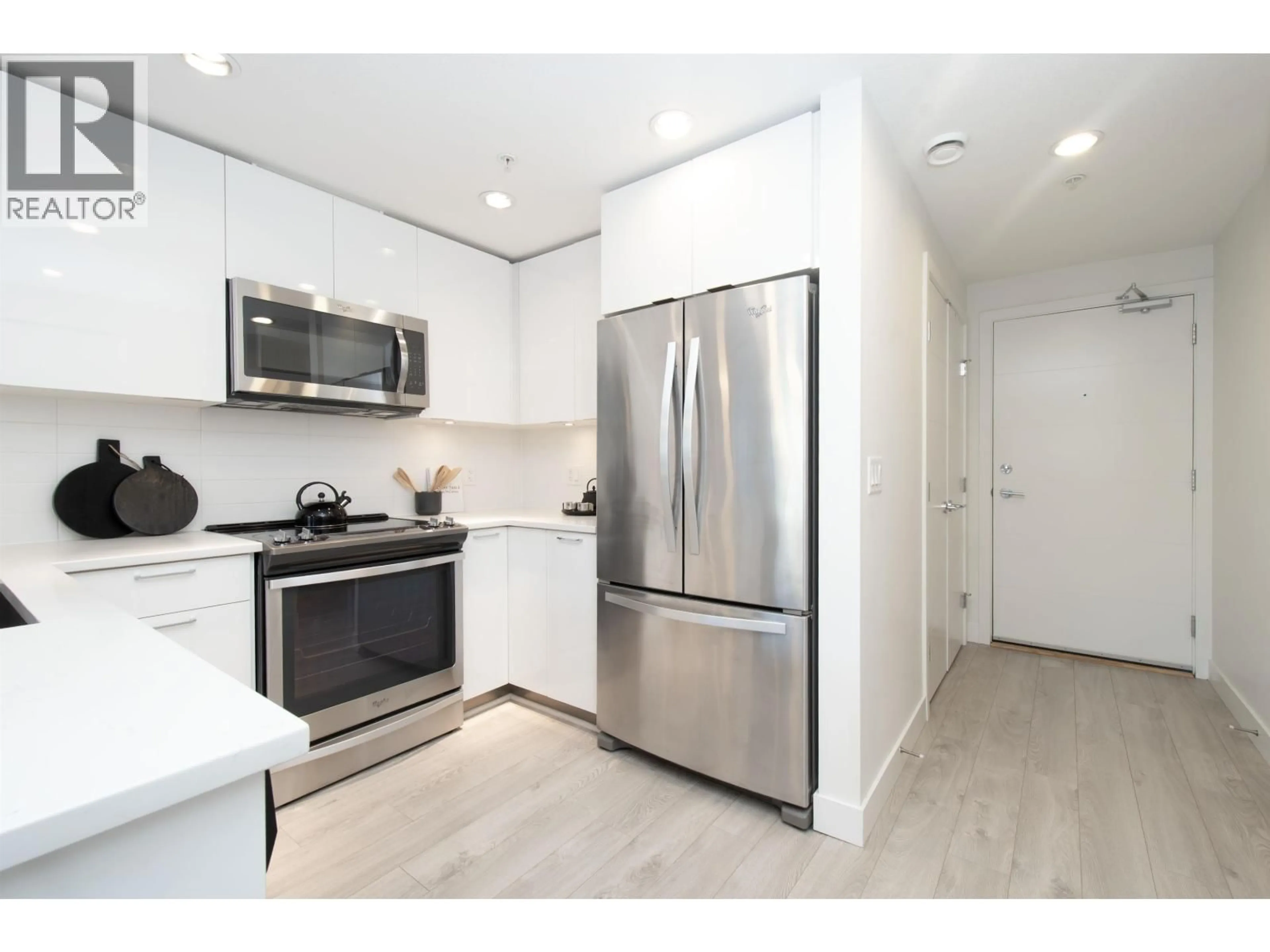 Standard kitchen, unknown for 508 - 719 3RD STREET, North Vancouver British Columbia V7M0E7