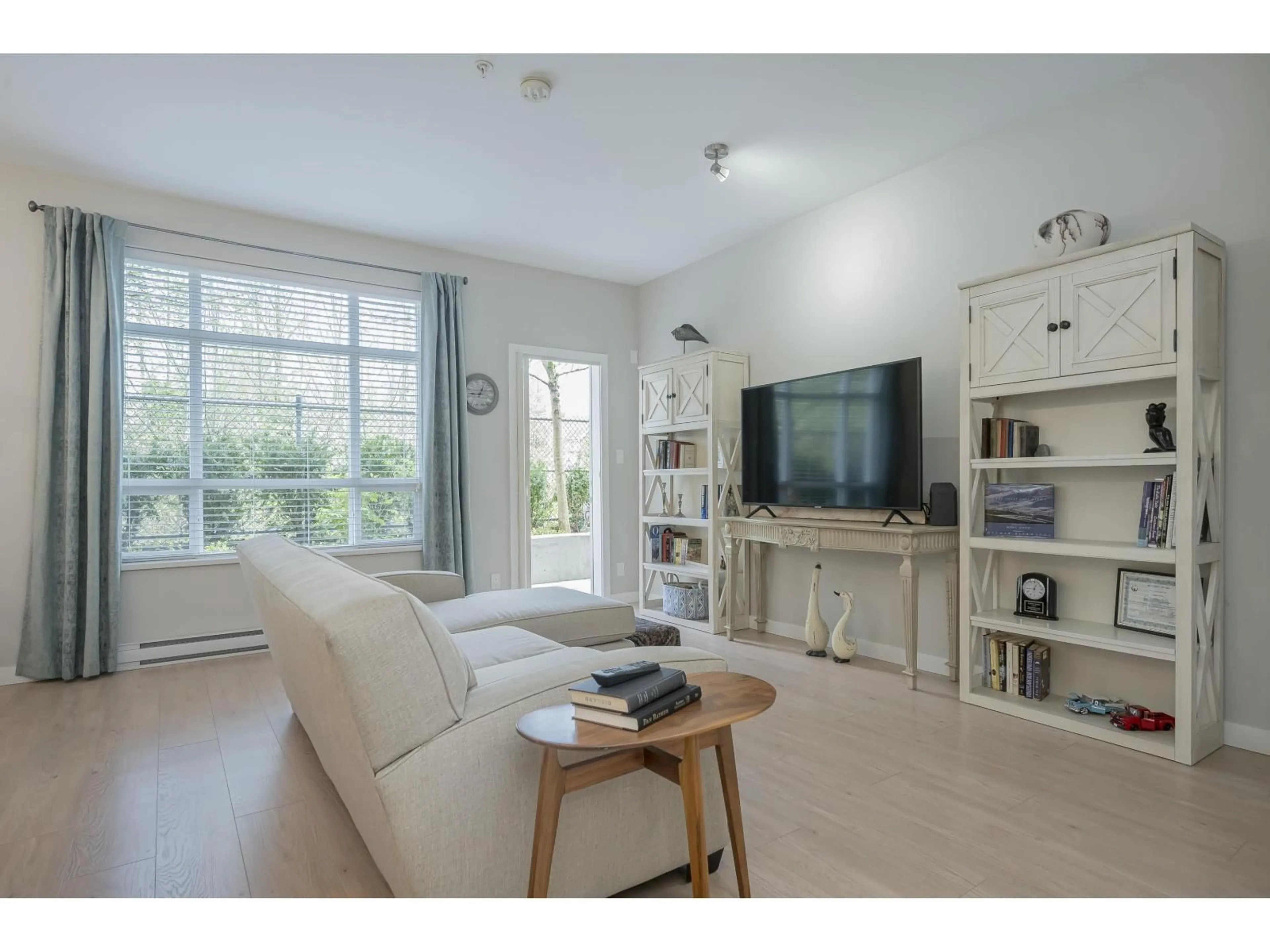 Living room with furniture, unknown for D109 - 20211 66 AVENUE, Langley British Columbia V2Y0L4