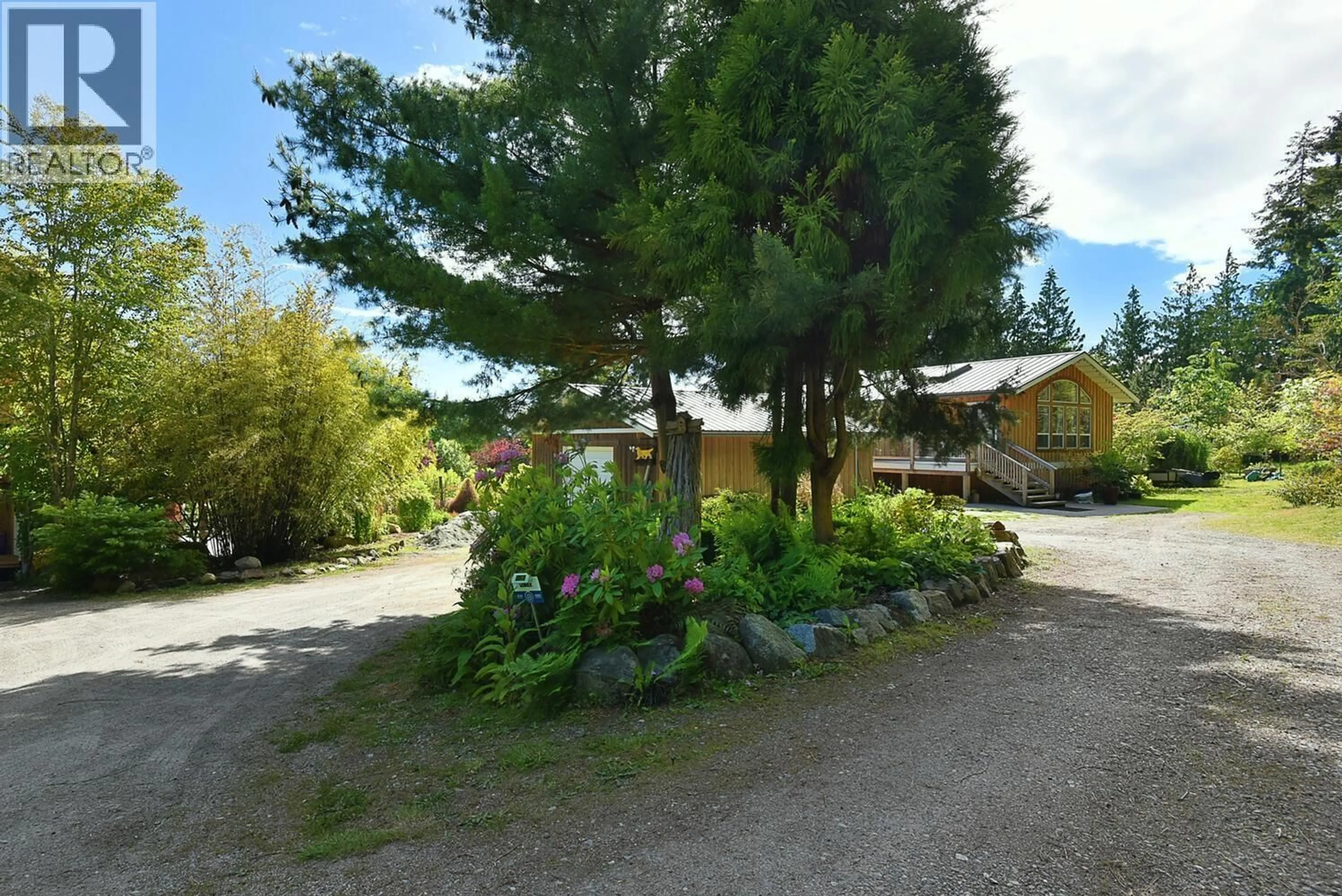 Patio, street for 2855 LACEY PLACE, Roberts Creek British Columbia V0N2W4