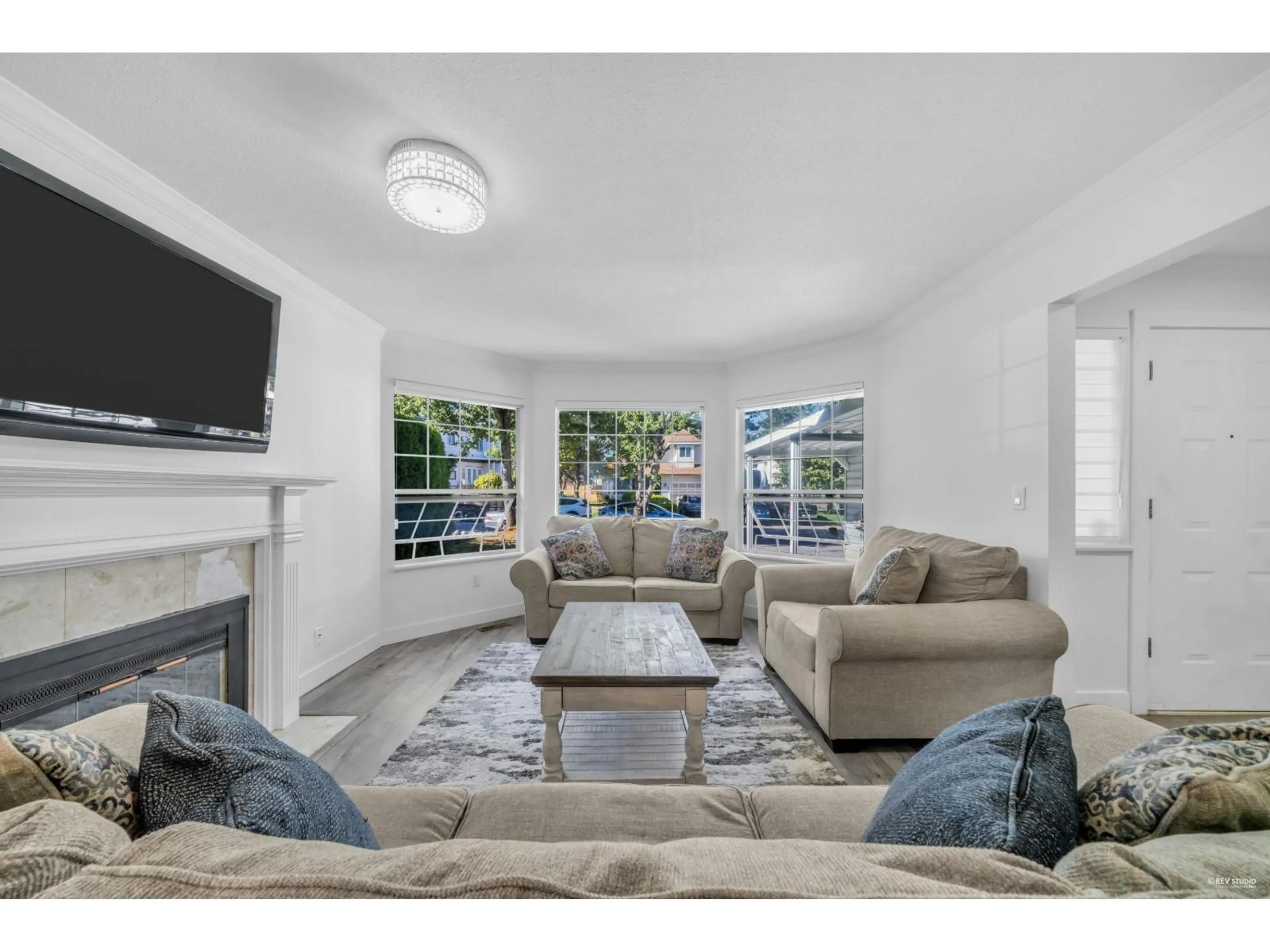 Living room with furniture, unknown for 13330 59B AVENUE, Surrey British Columbia V3X2N6