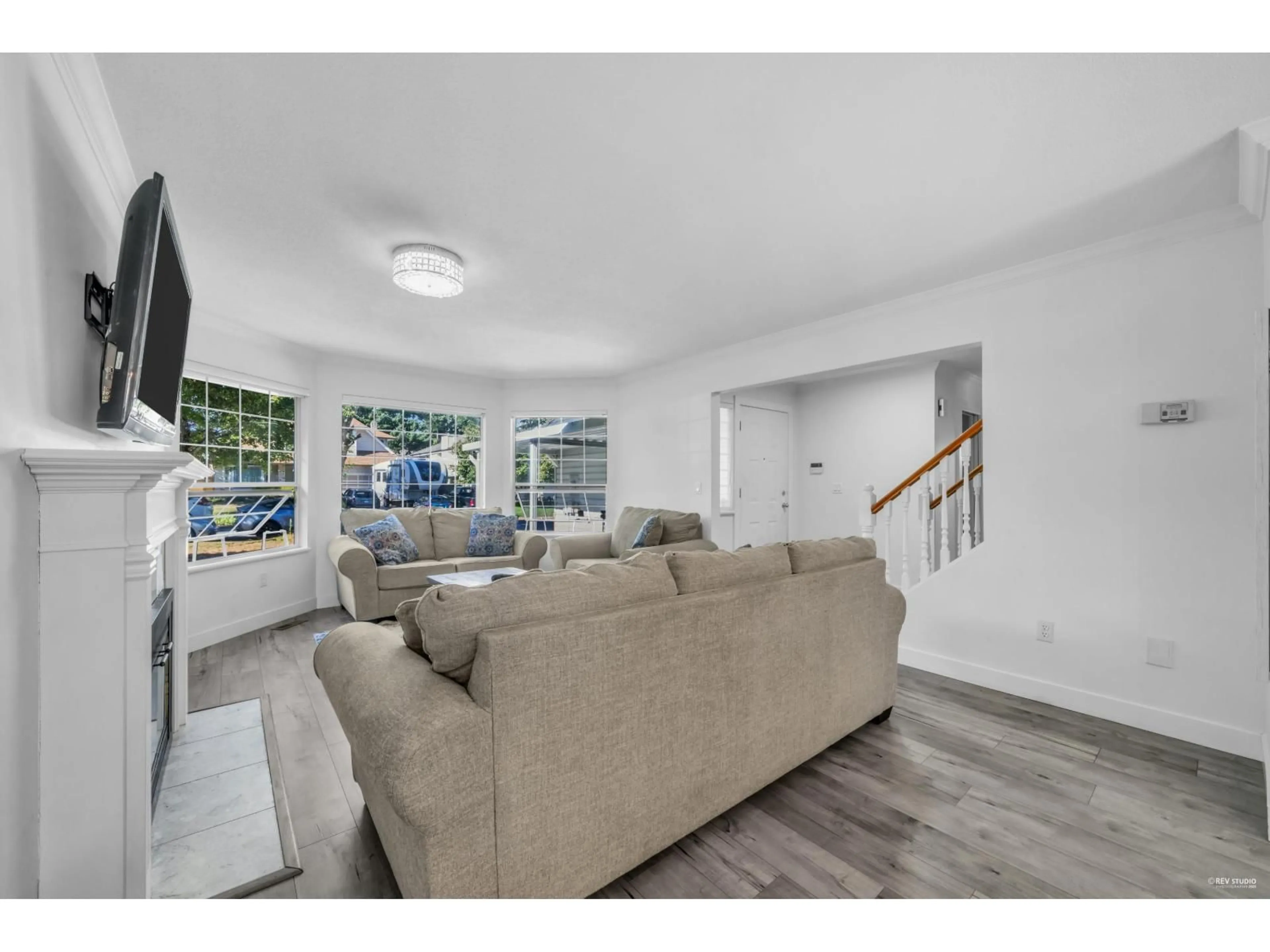 Living room with furniture, unknown for 13330 59B AVENUE, Surrey British Columbia V3X2N6